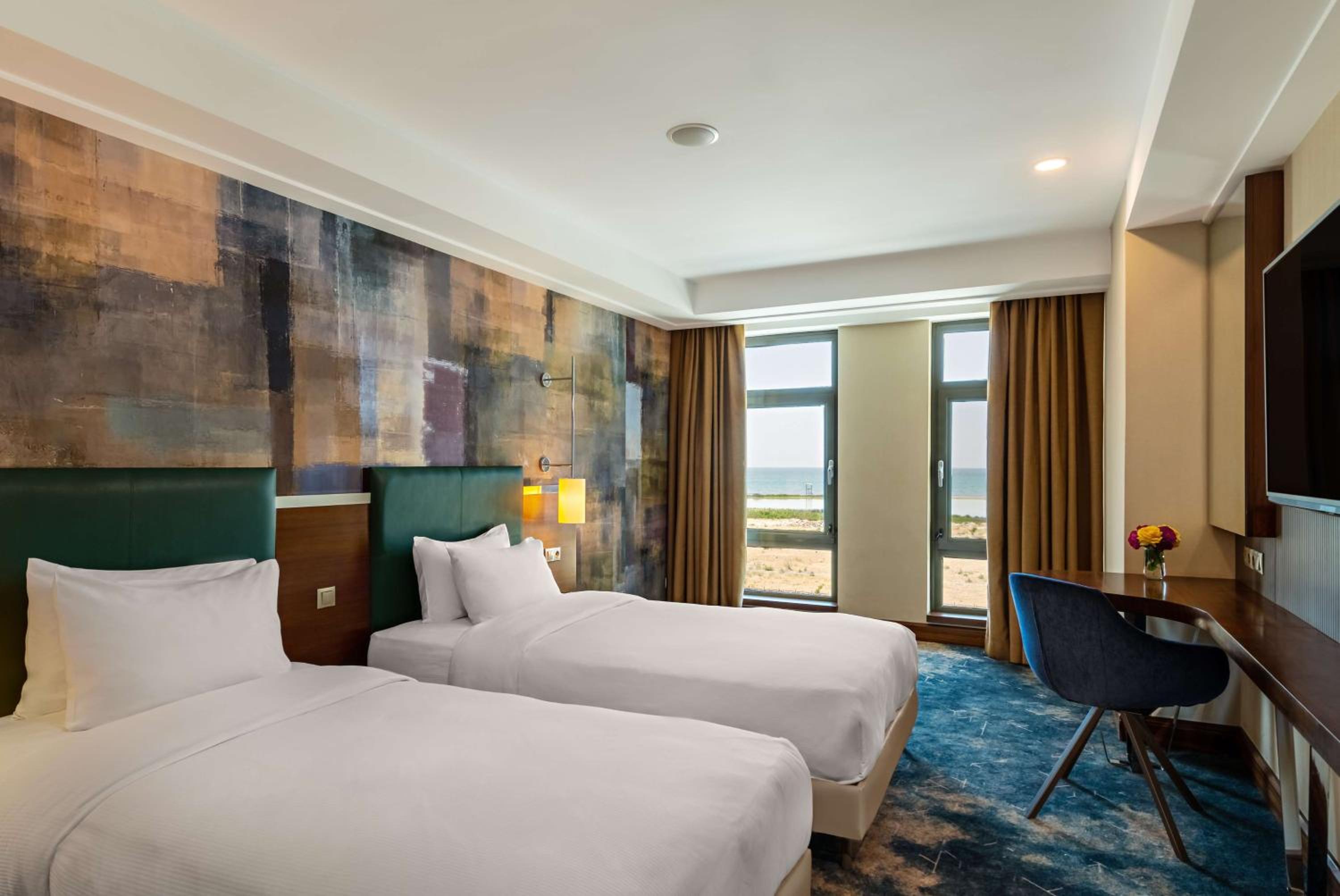 Twin Guest Room with Lake View