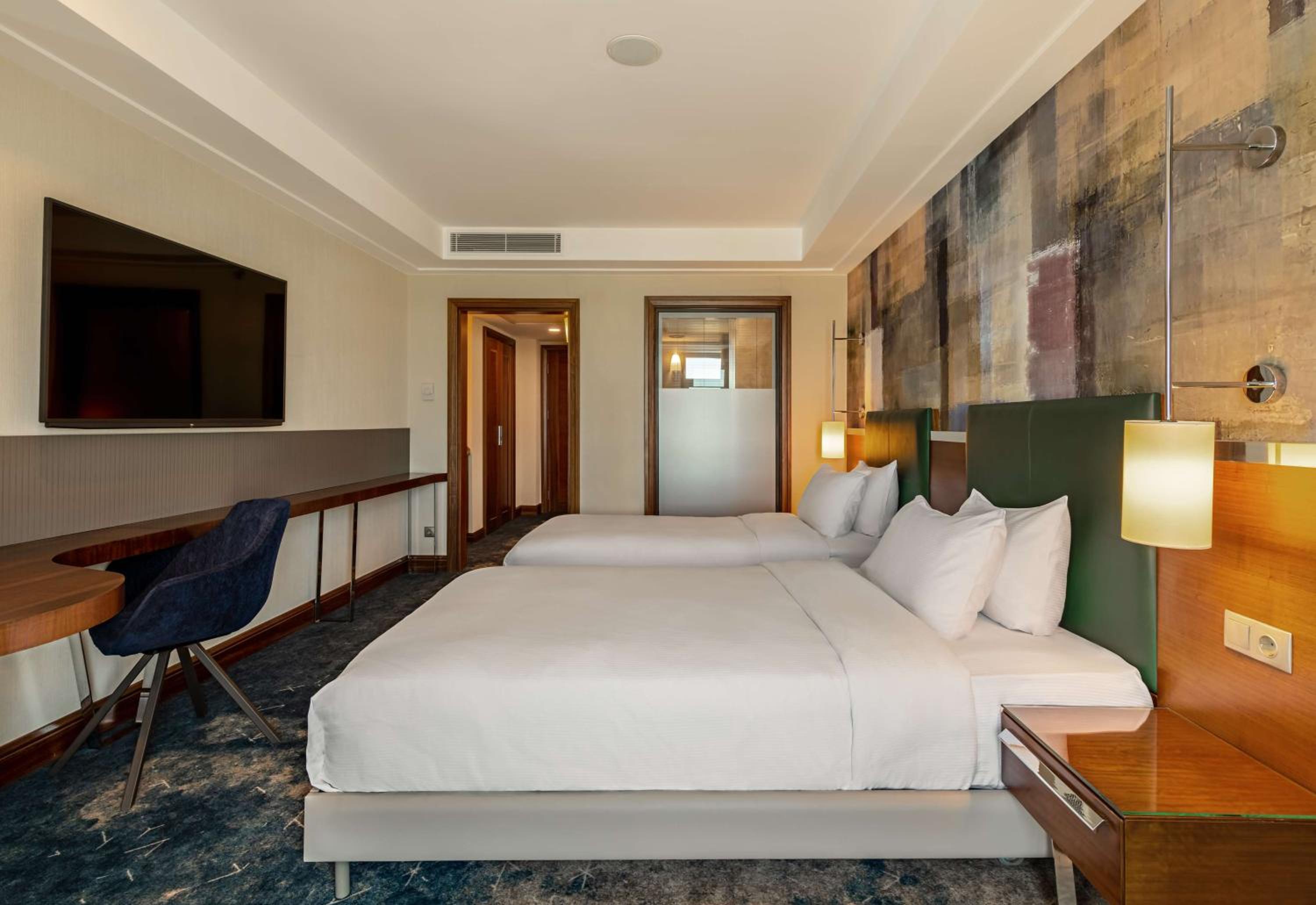 Twin Guest Room with Lake View