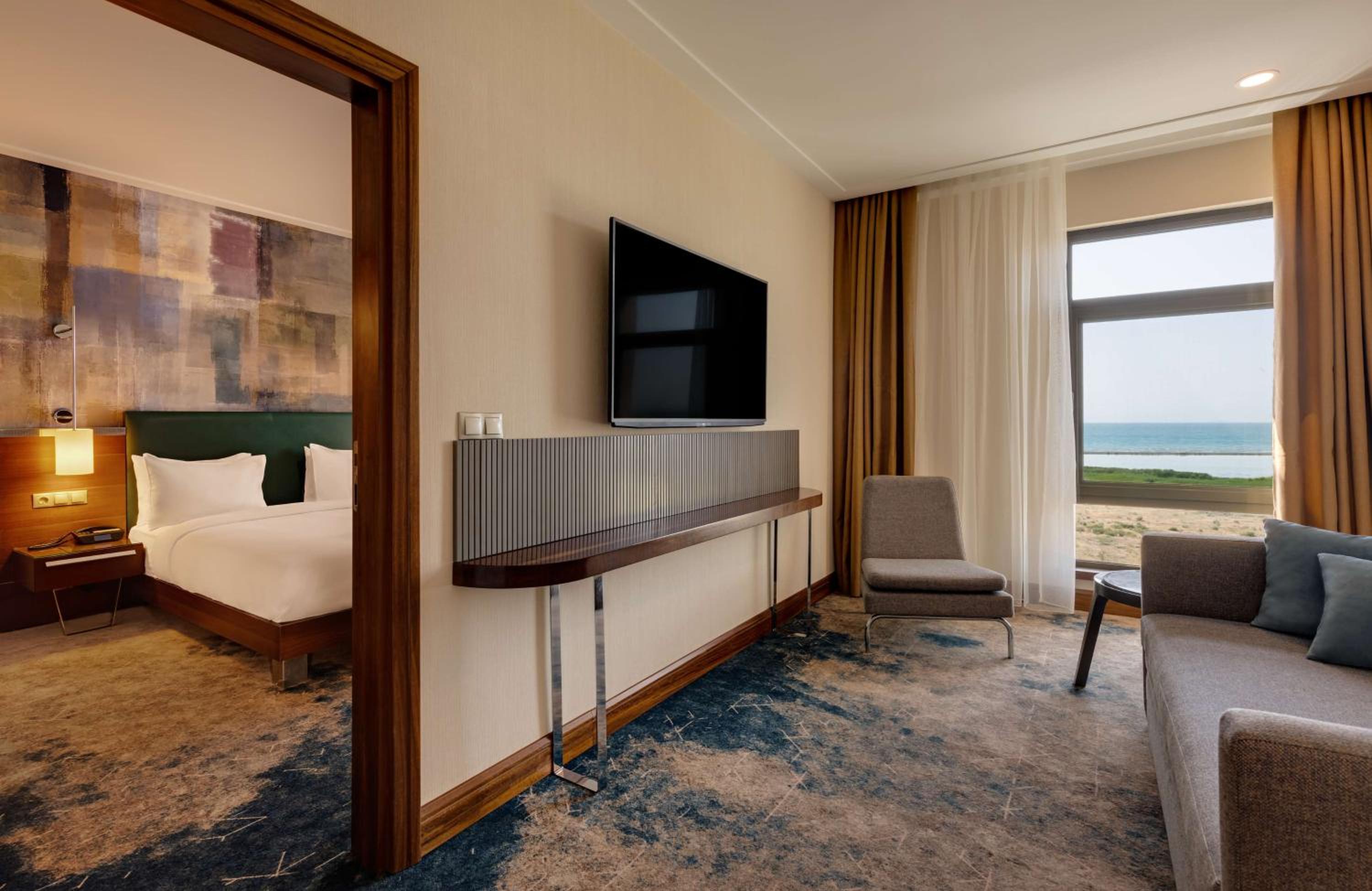 One Bedroom Suite with Lake View