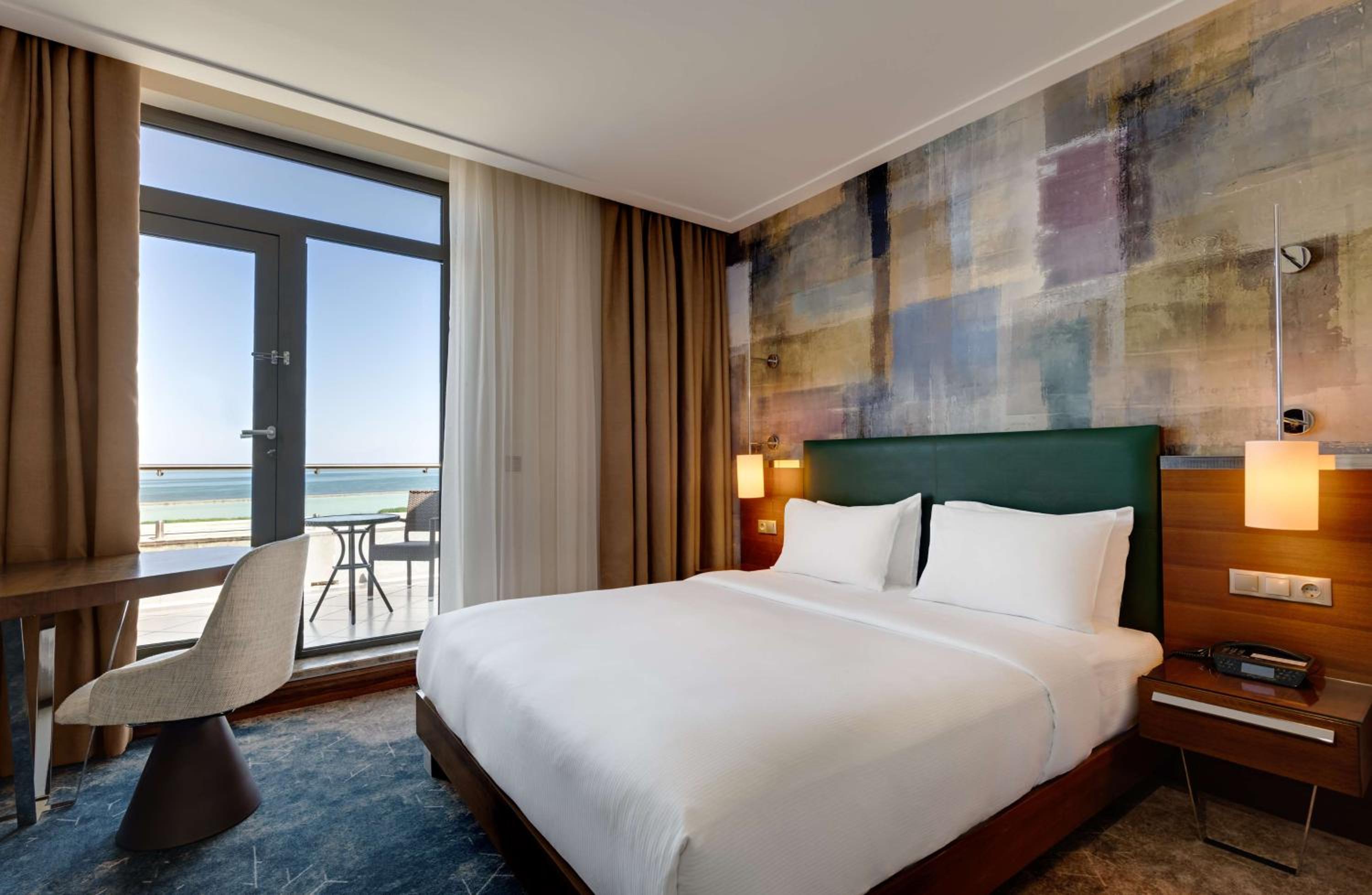 King Guest Room with Lake View and Terrace