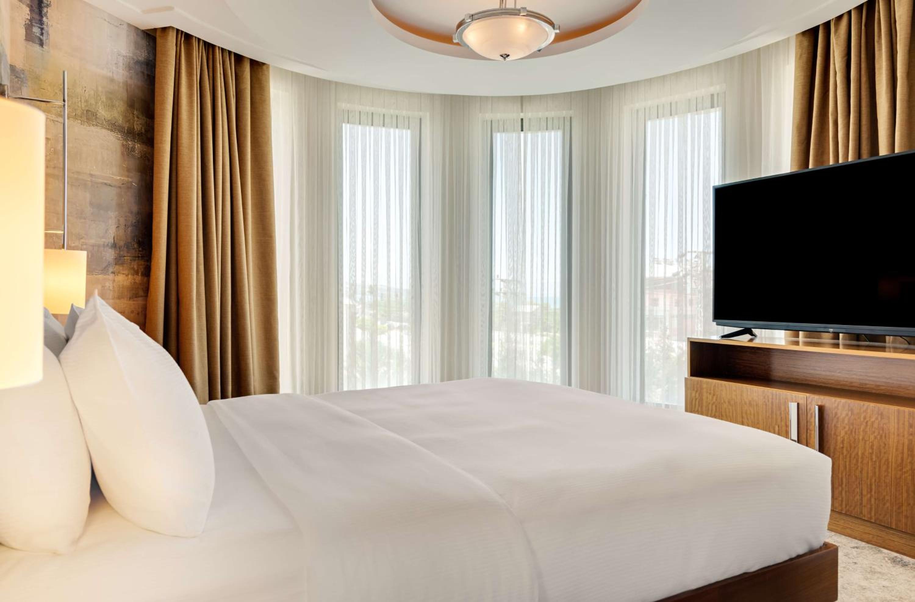 Corner Room with Lake View