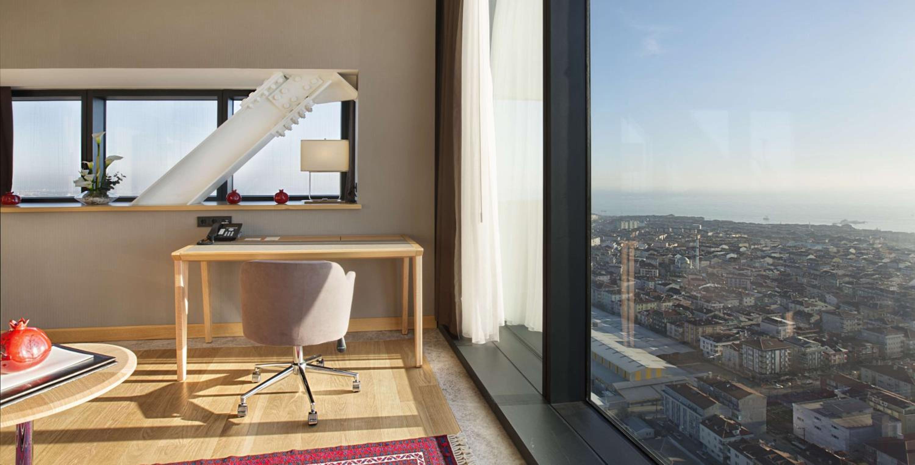 King Duplex Suite with View photo 2