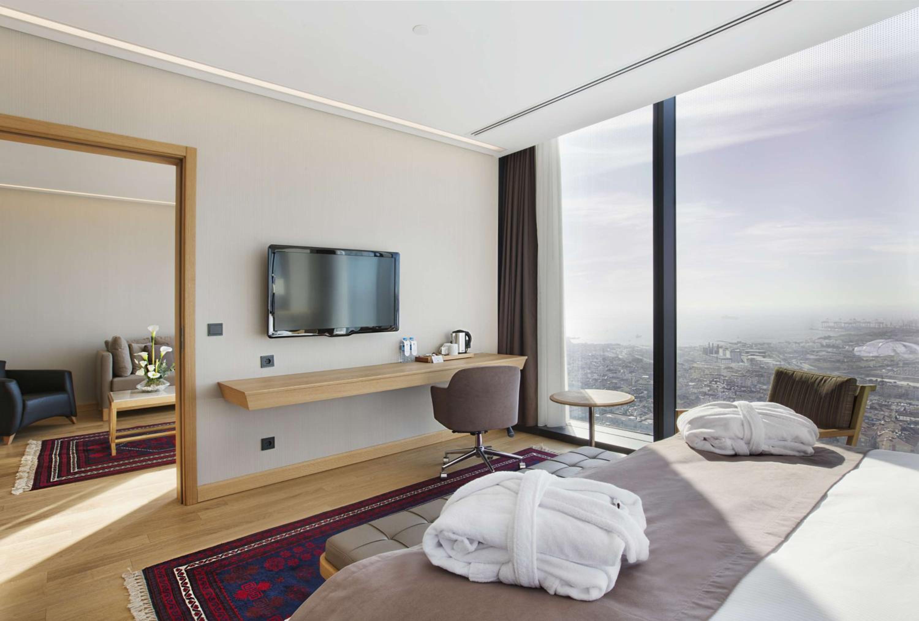 King One-Bedroom Suite photo 1