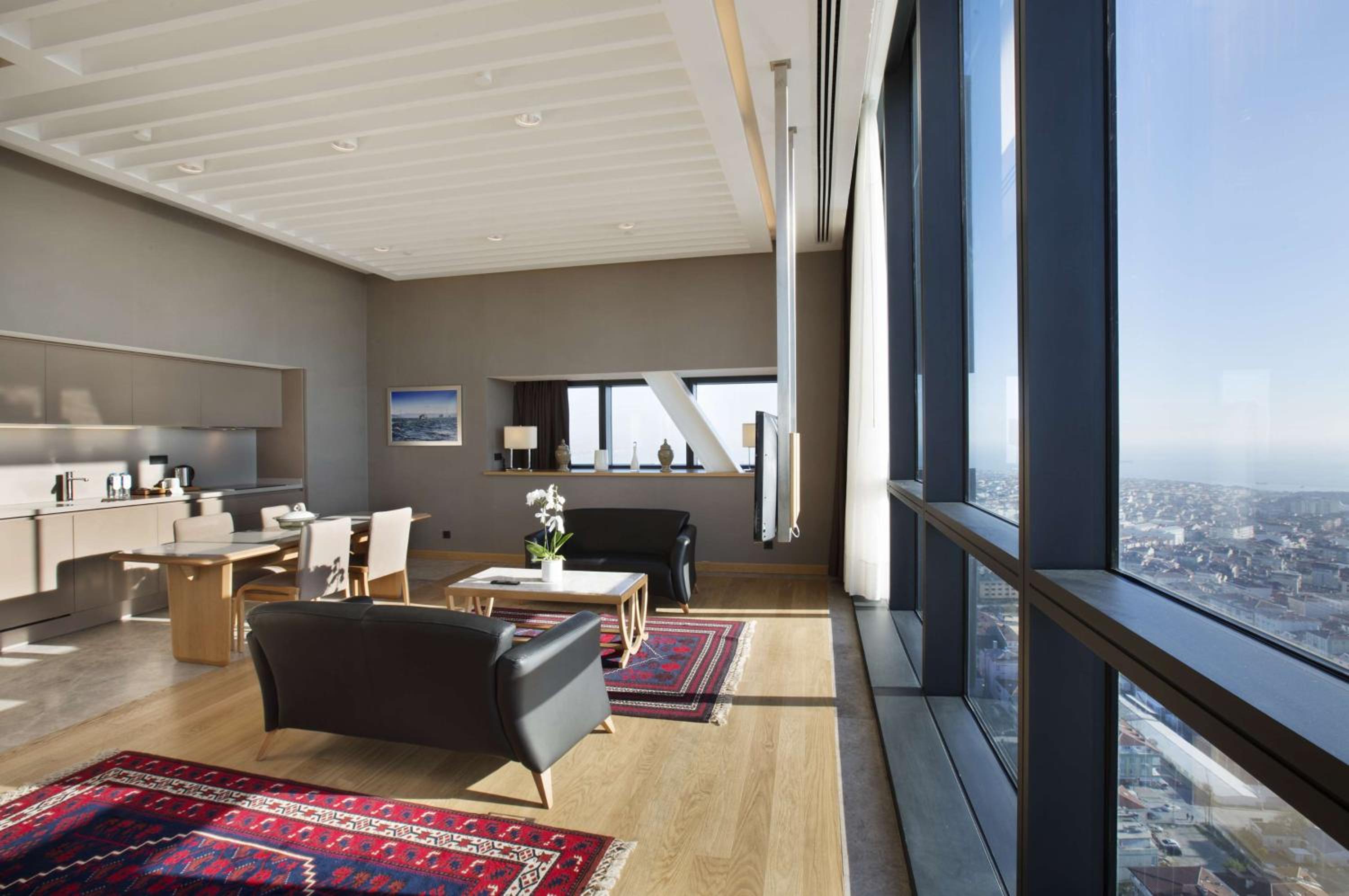 King Duplex Suite with View photo 1