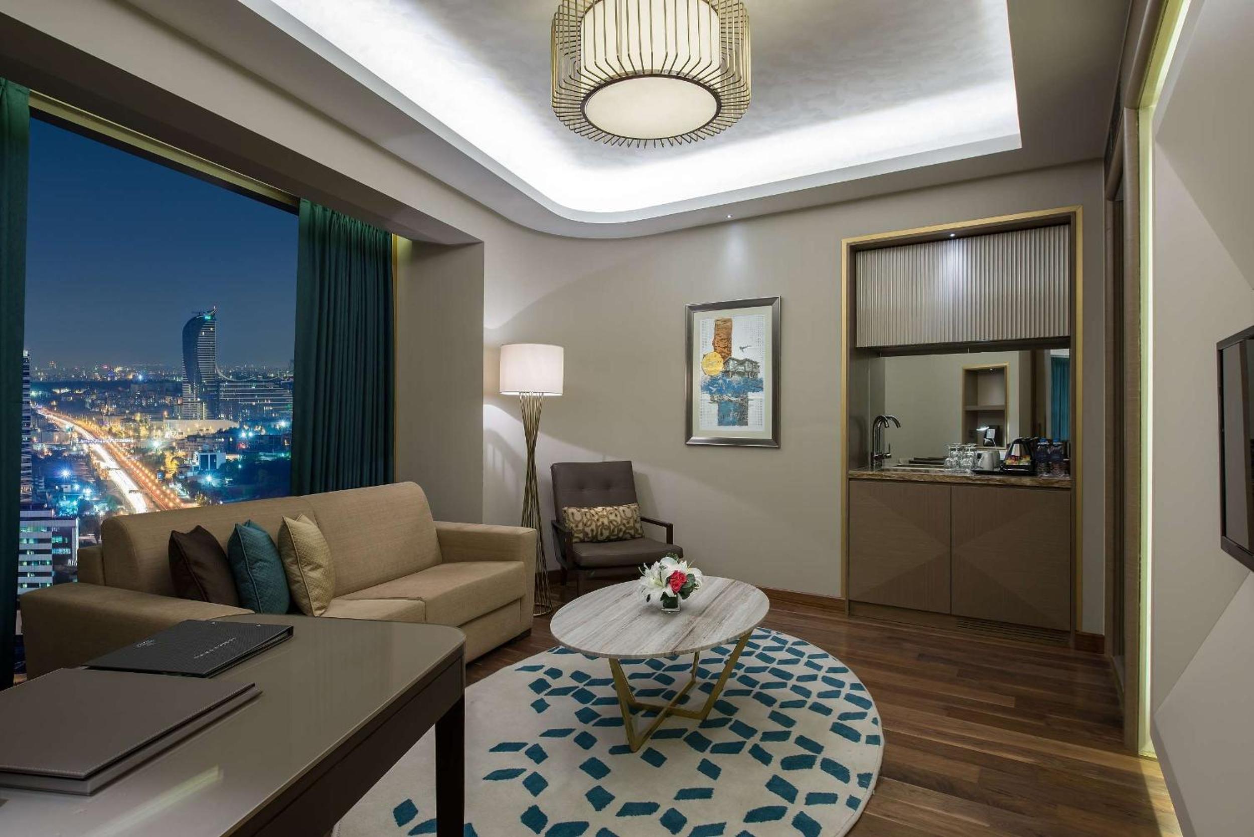 One-Bedroom Apartment with Lounge Access