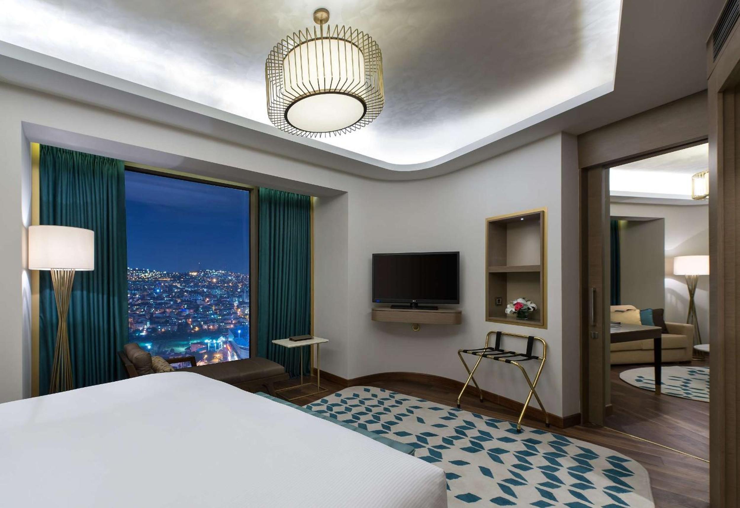 One-Bedroom Apartment with Lounge Access thumbnail 6