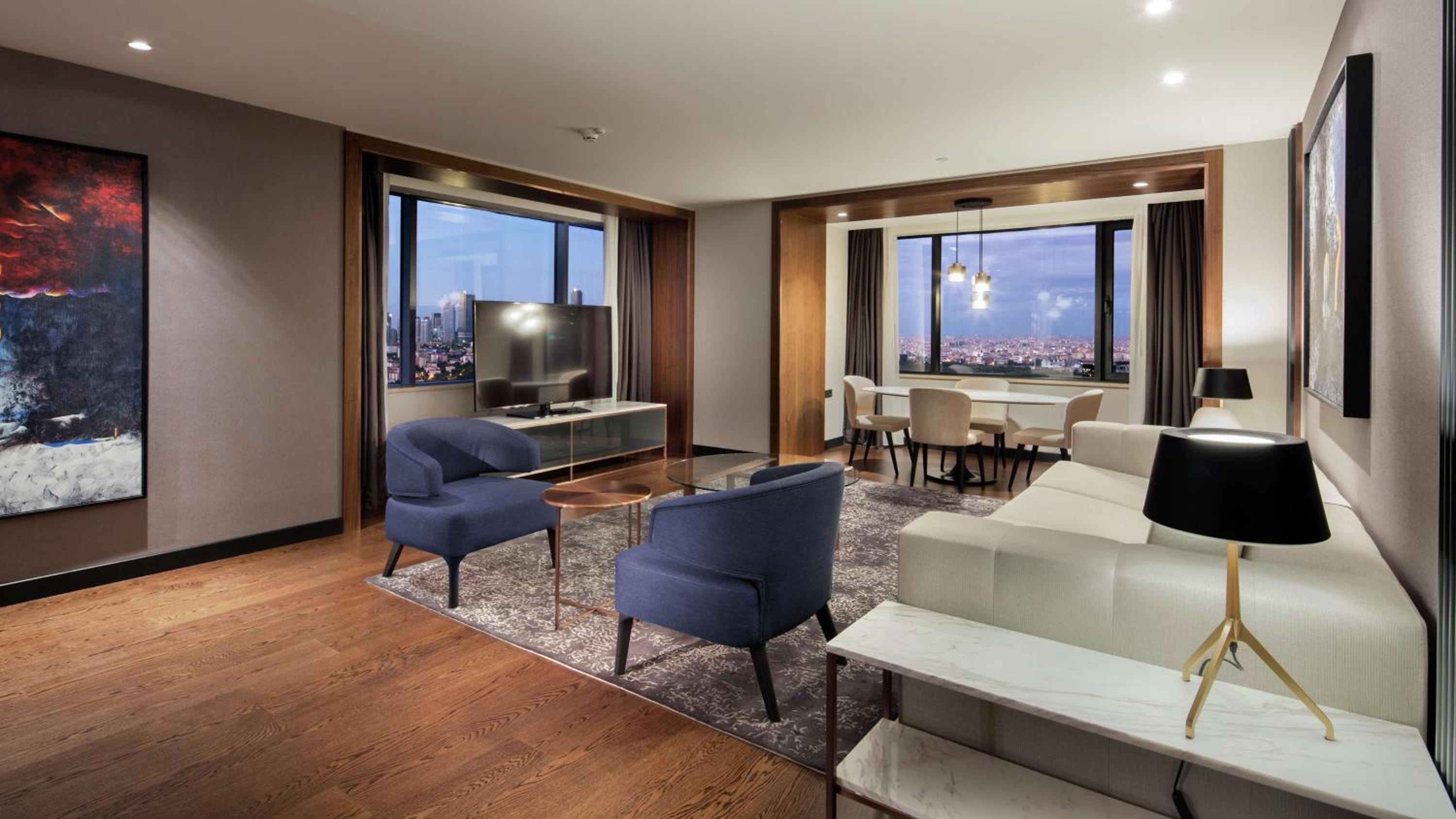 One-Bedroom Deluxe King Suite