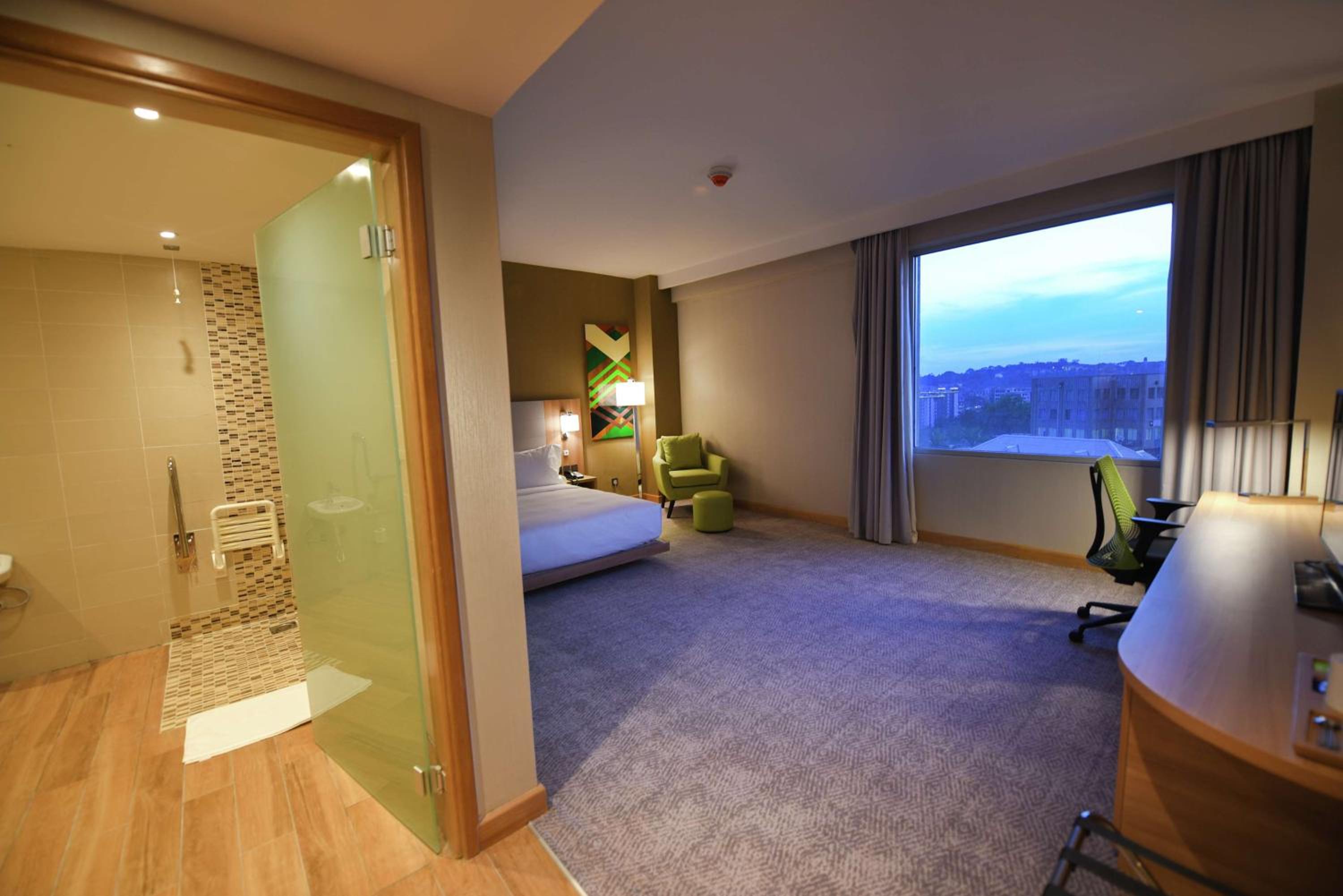Queen Room - Accessible