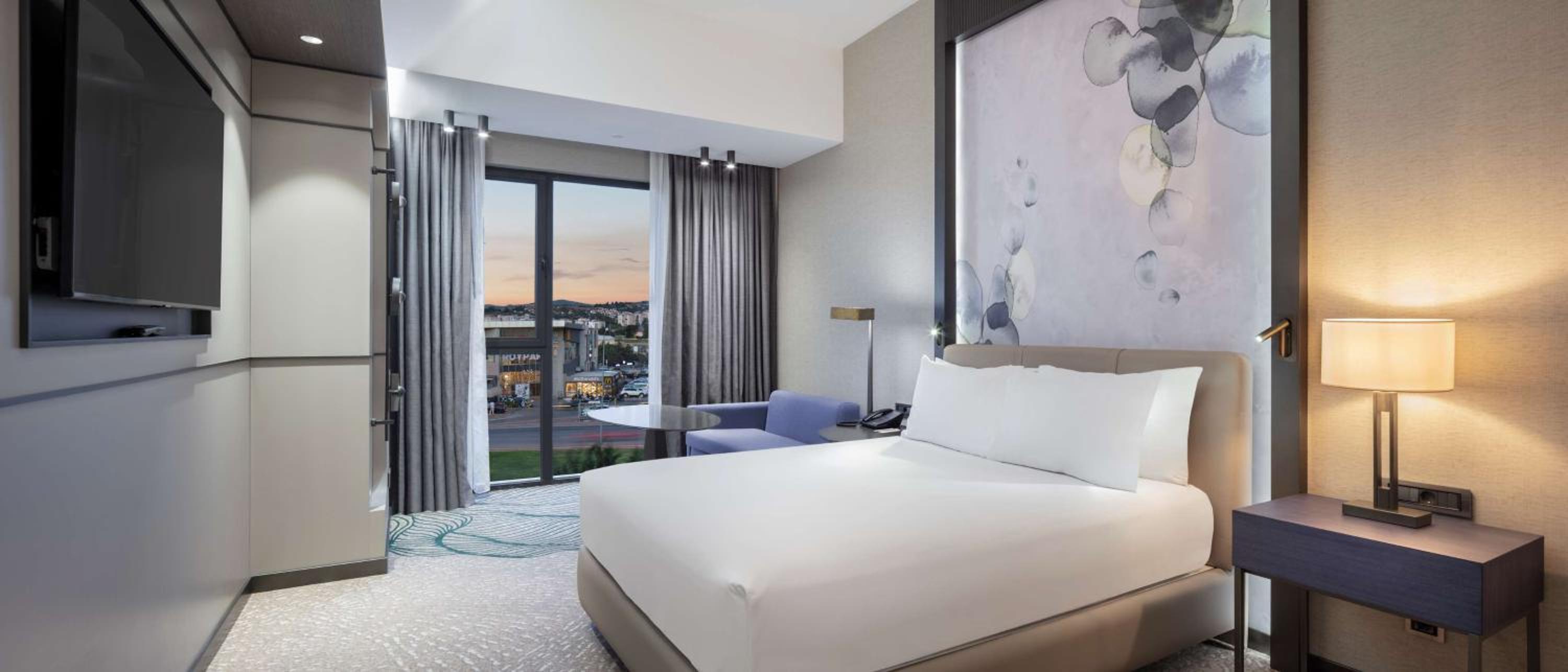 Deluxe King Room