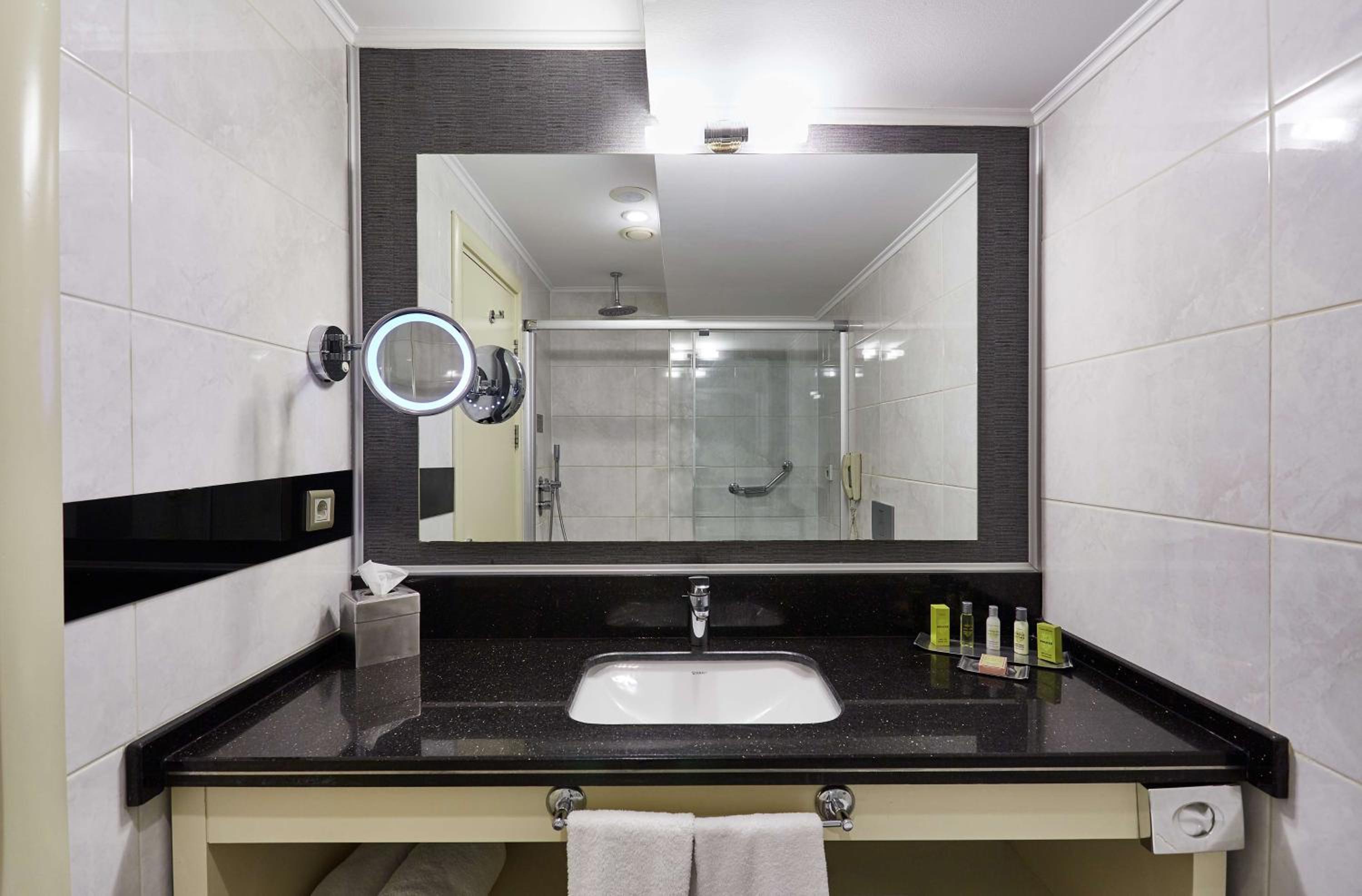 Deluxe King Room with Sea View