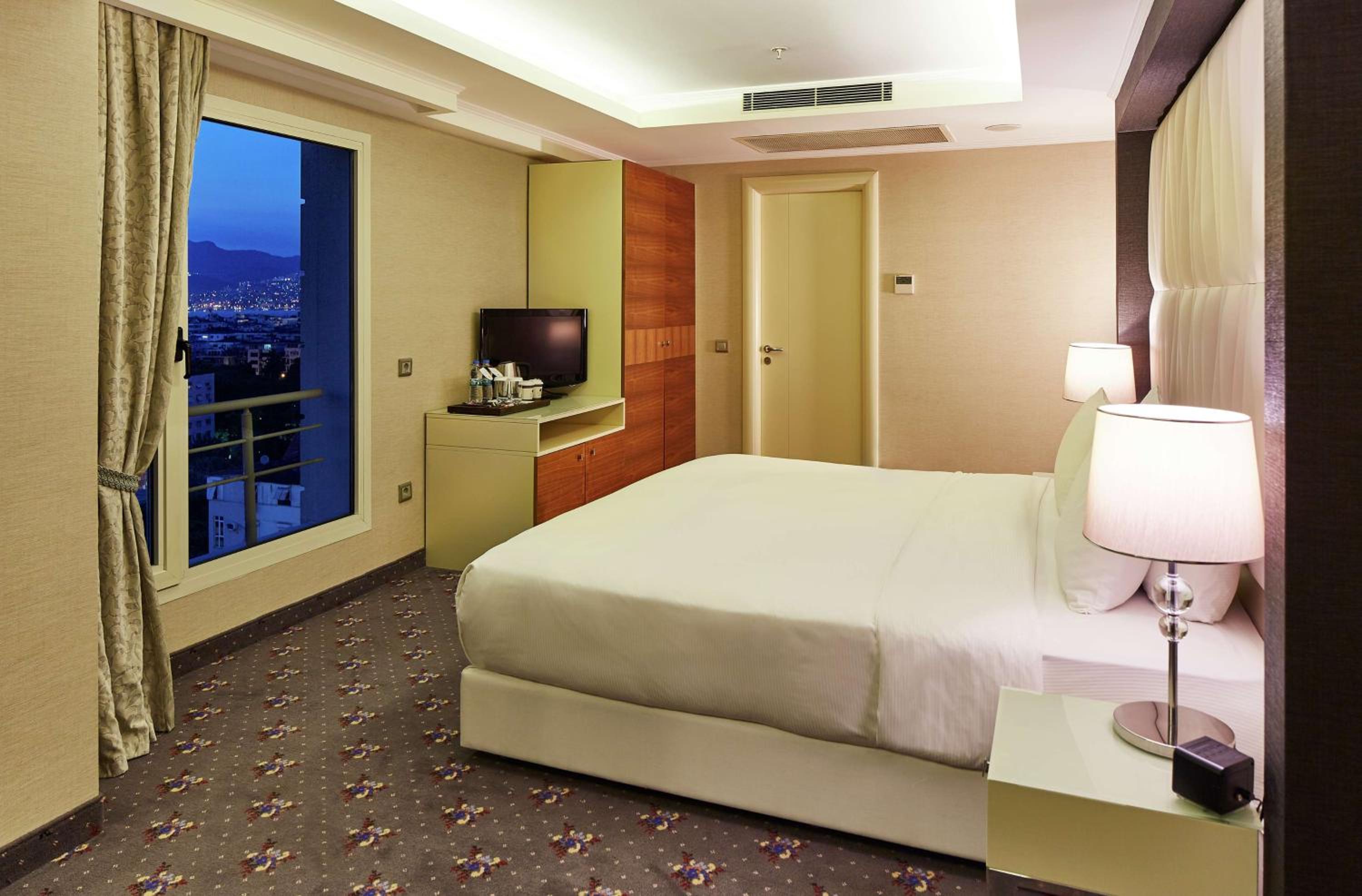Deluxe King Room with Sea View