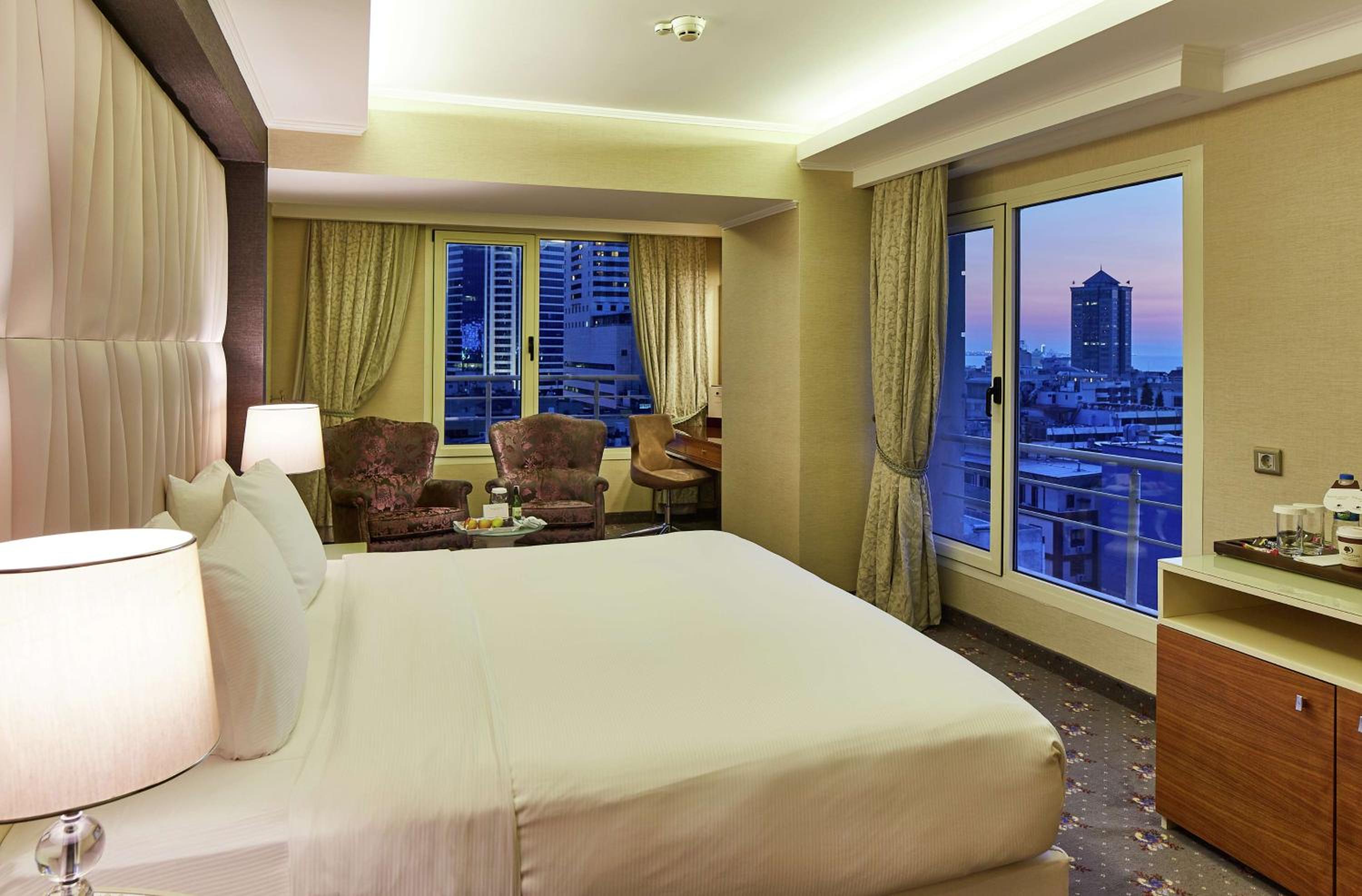 Deluxe King Room with Sea View