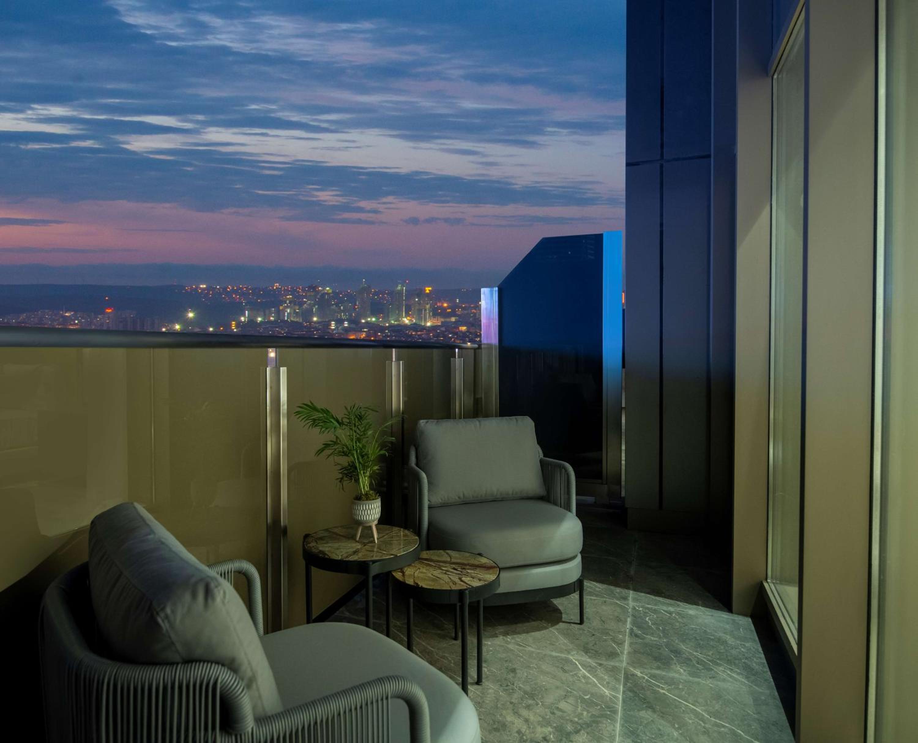 One-Bedroom King Suite with Terrace