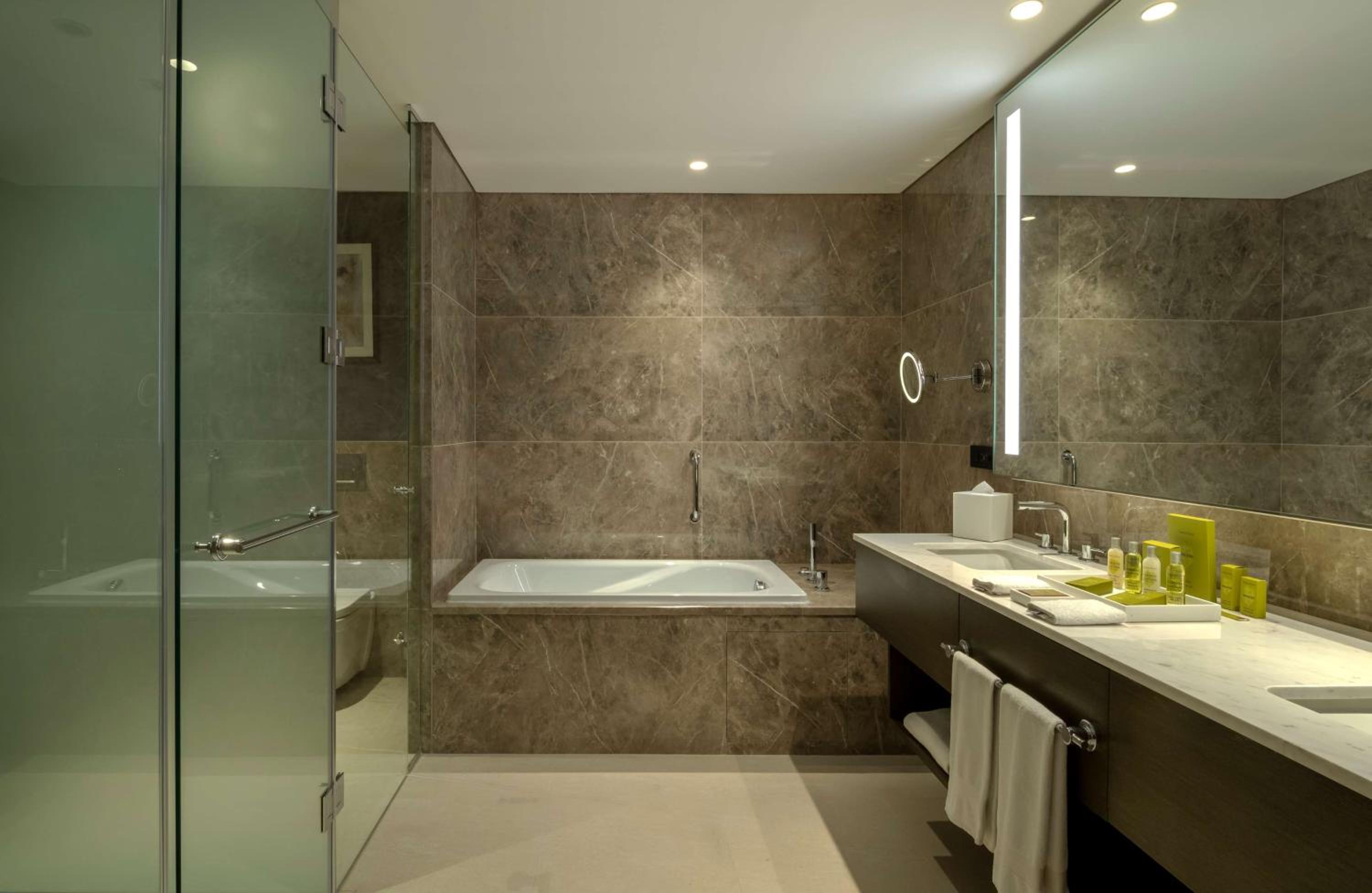 One-Bedroom King Suite with Terrace thumbnail 5
