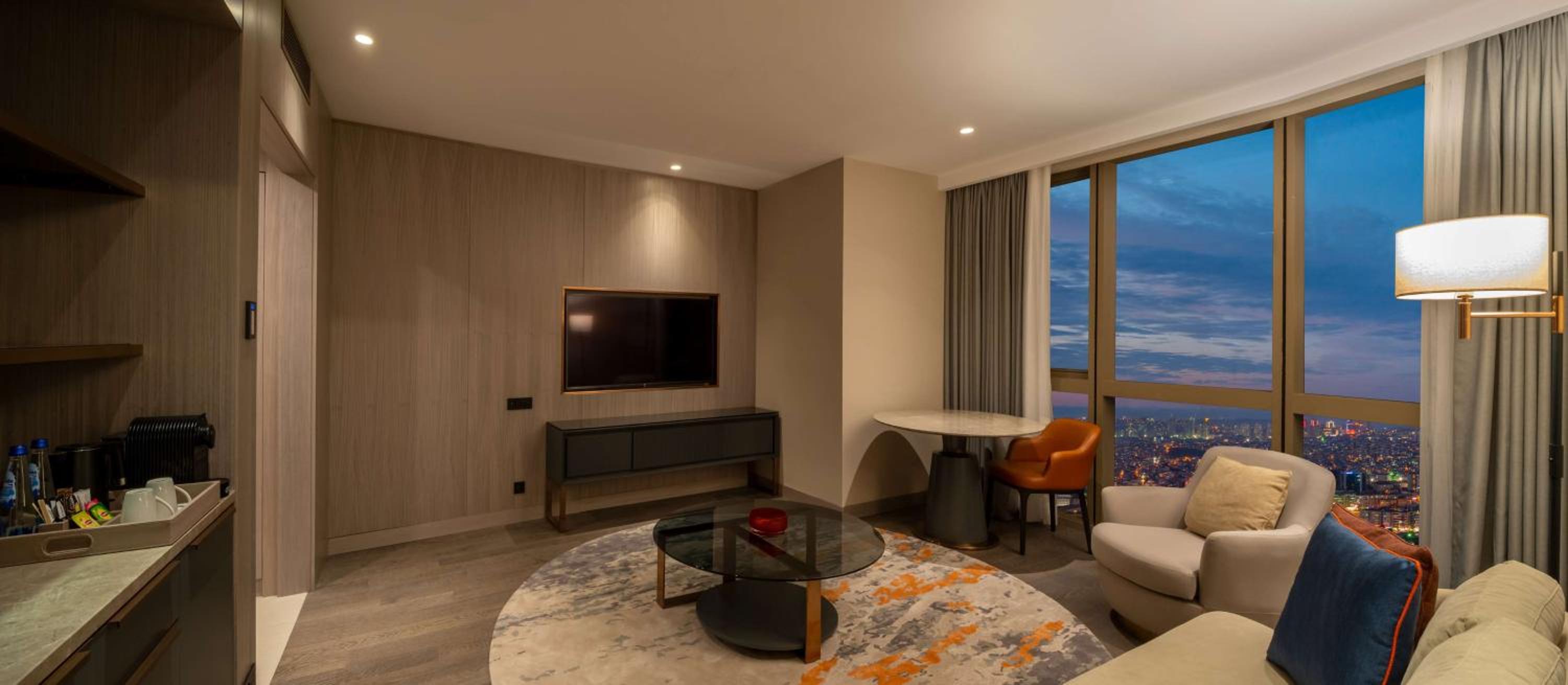 One-Bedroom King Suite