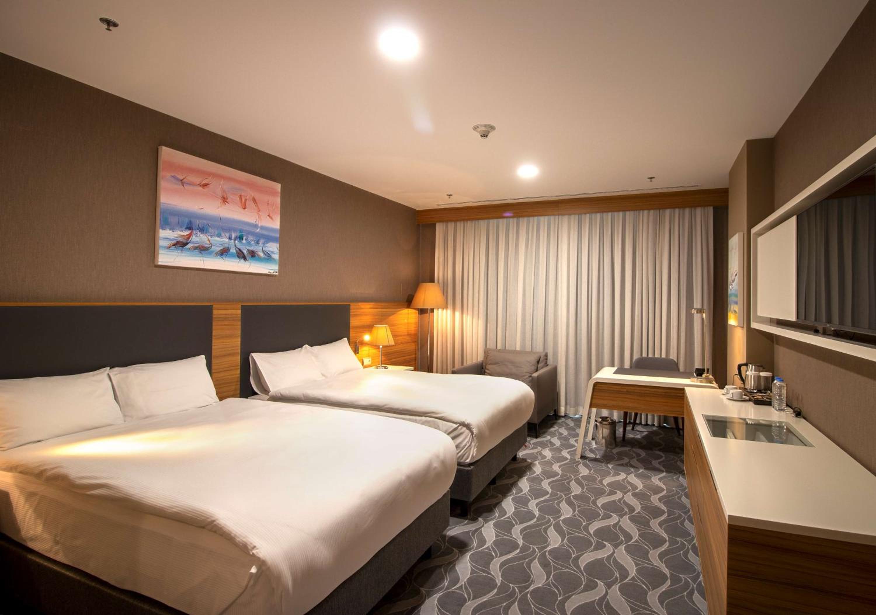 Double Room with Two Double Beds - Photo 5