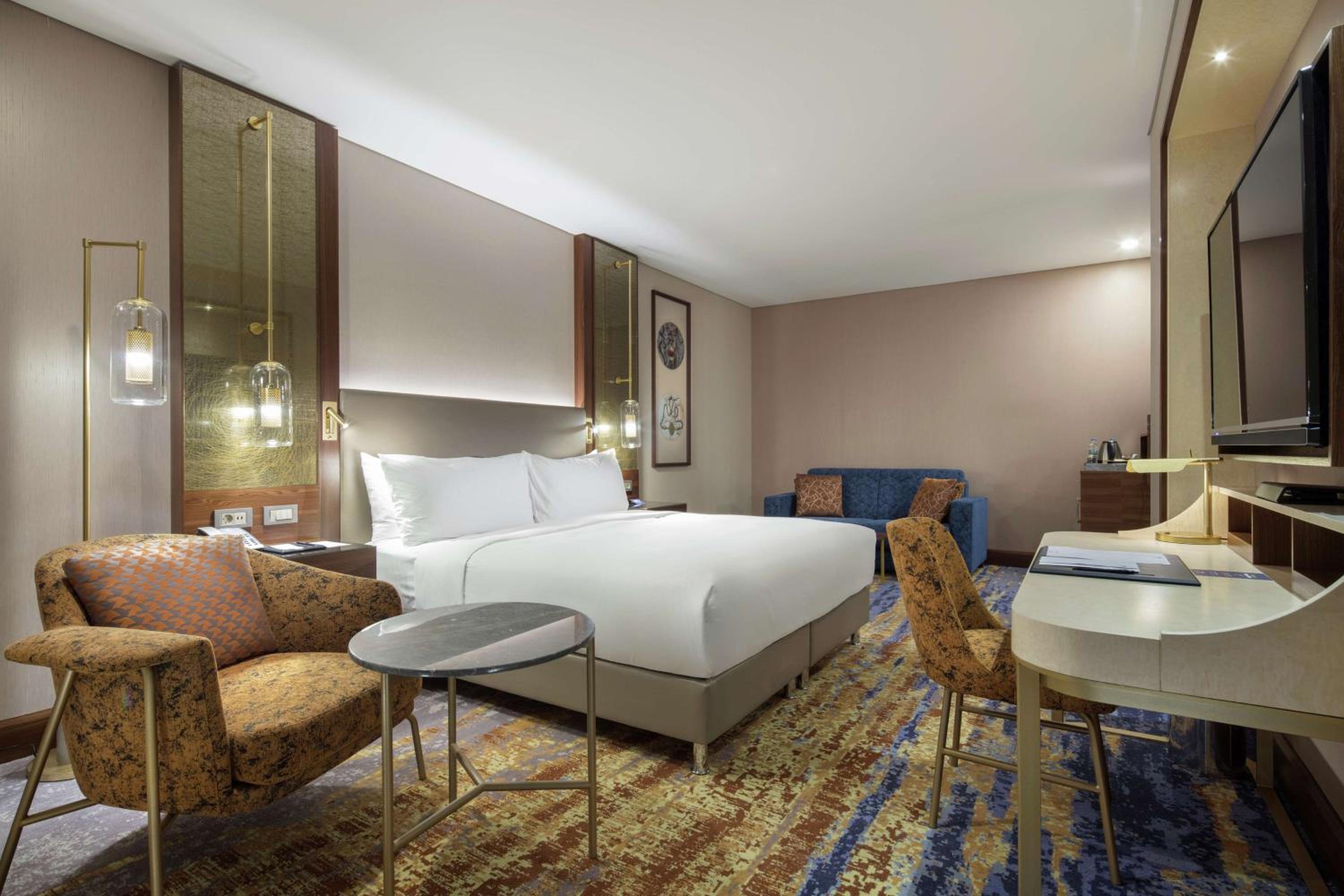 Deluxe King Room