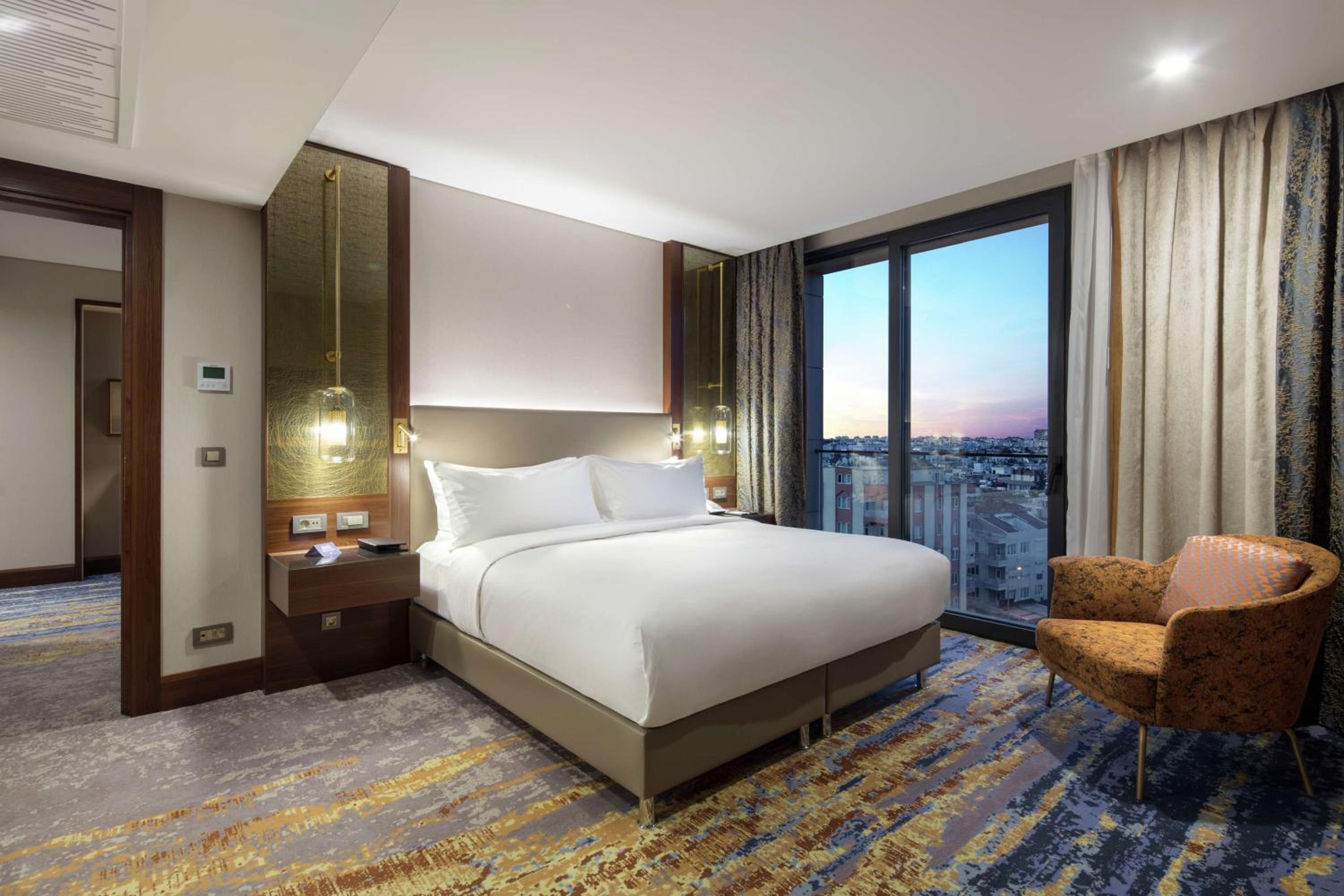 One-Bedroom King Suite