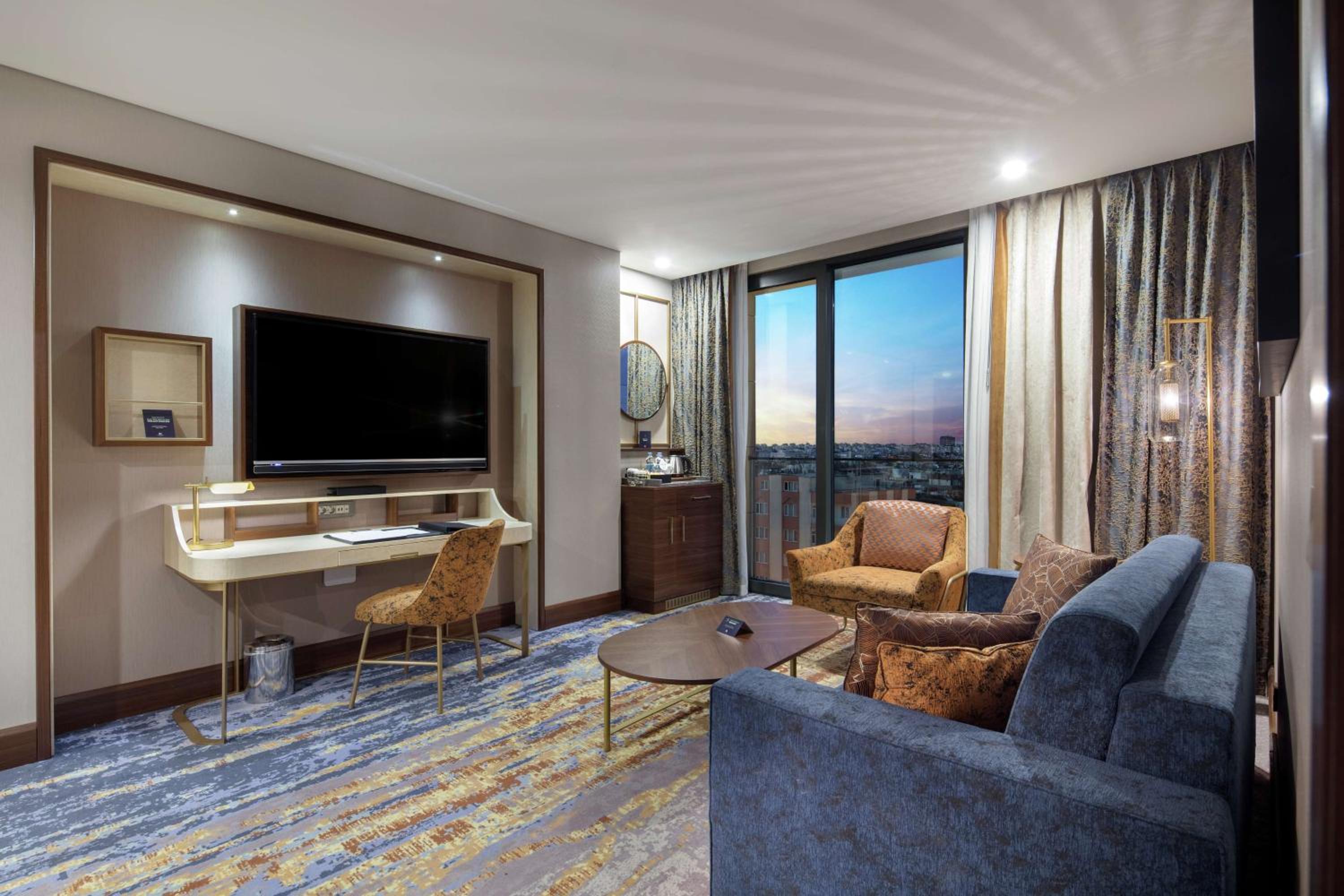 One-Bedroom King Suite
