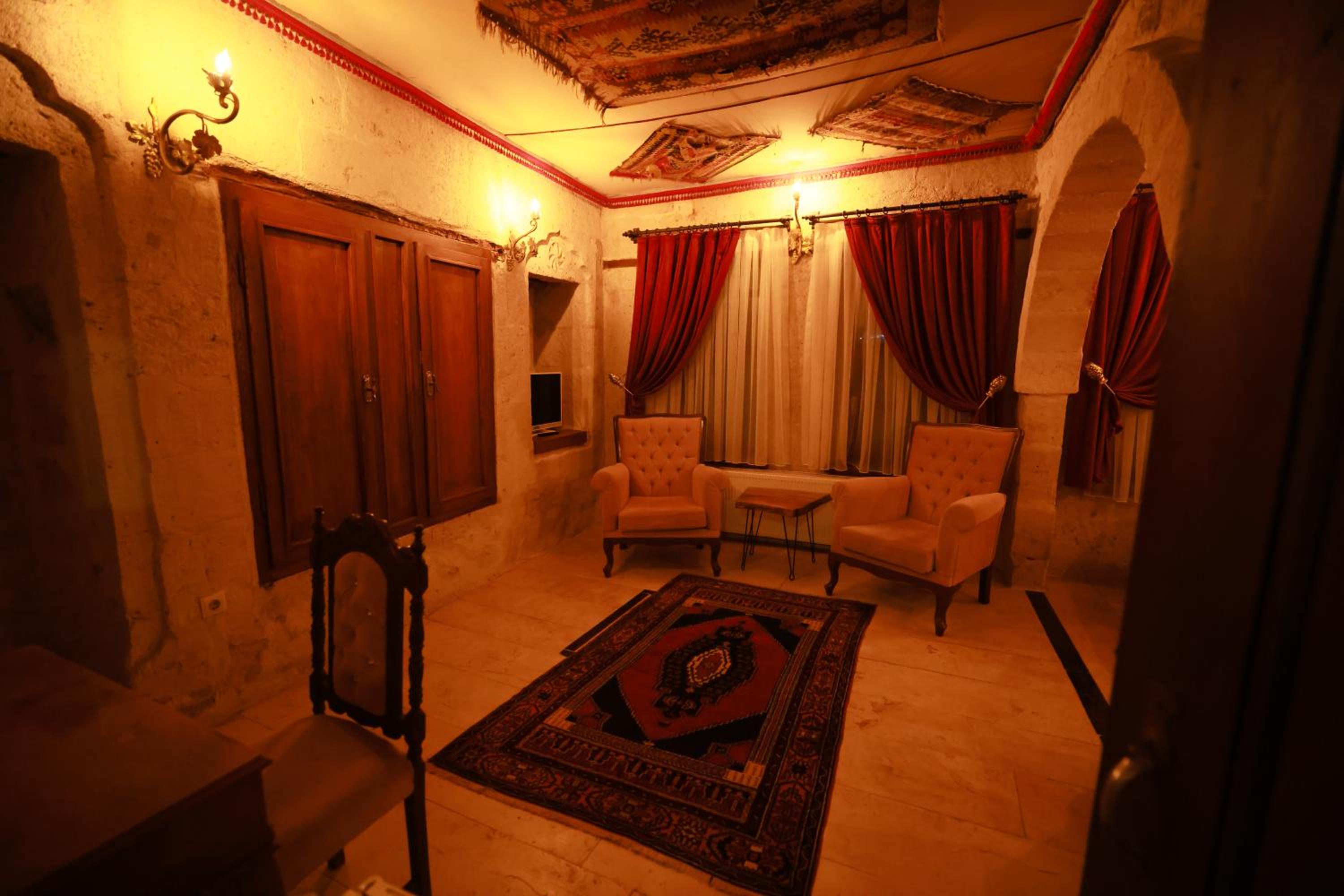 Deluxe Double or Twin Room with Mountain View - Photo 5