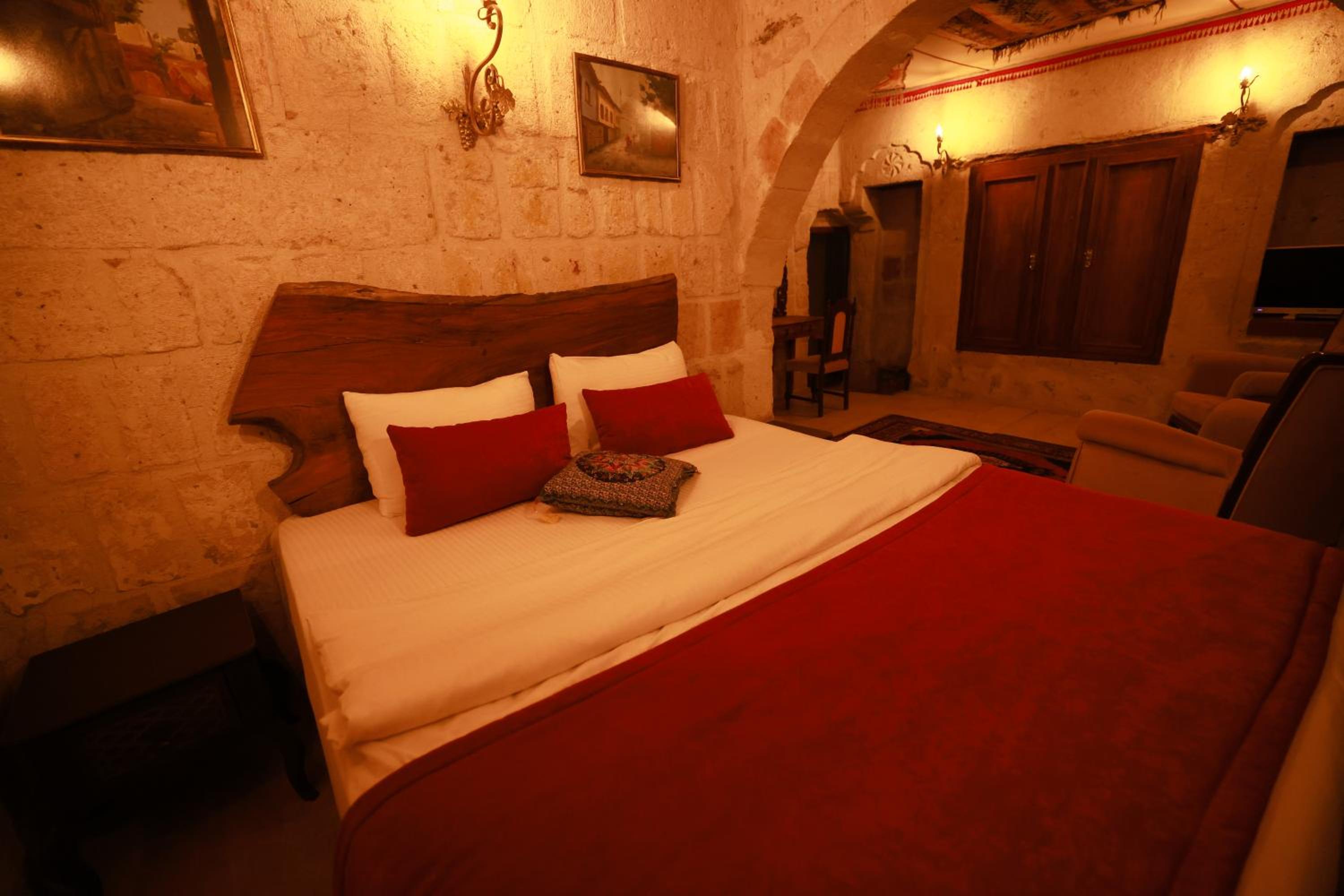 Deluxe Double or Twin Room with Mountain View - Photo 9
