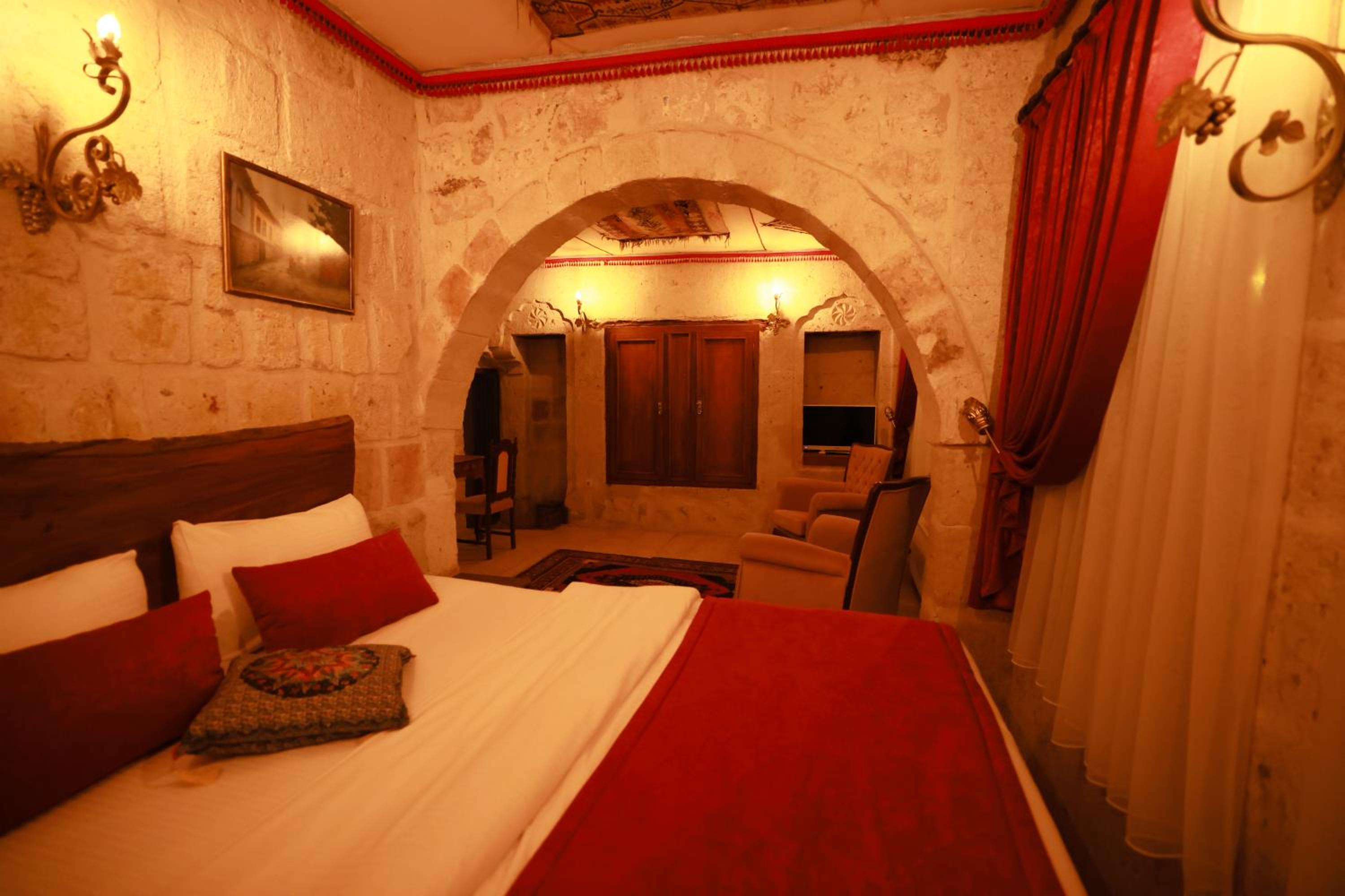 Deluxe Double or Twin Room with Mountain View - Photo 8