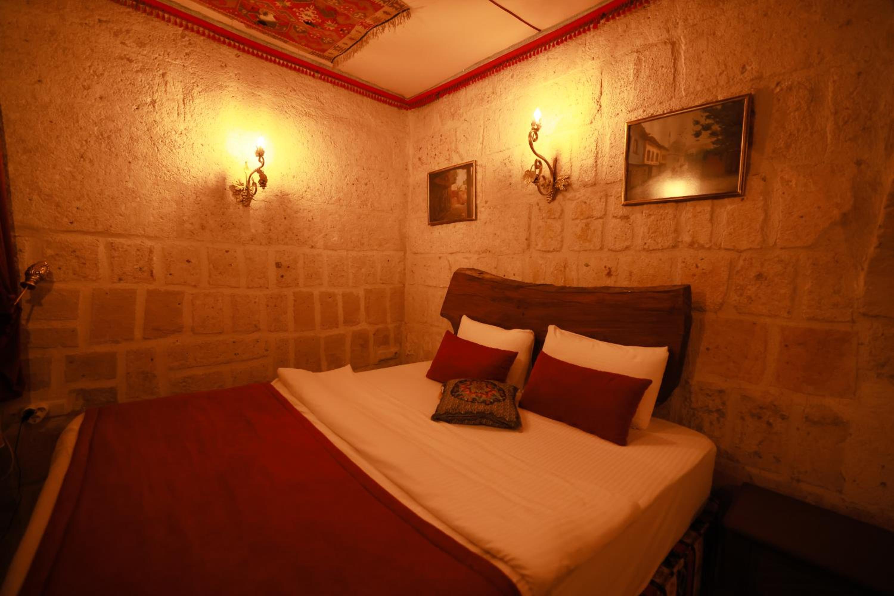 Deluxe Double or Twin Room with Mountain View - Photo 6
