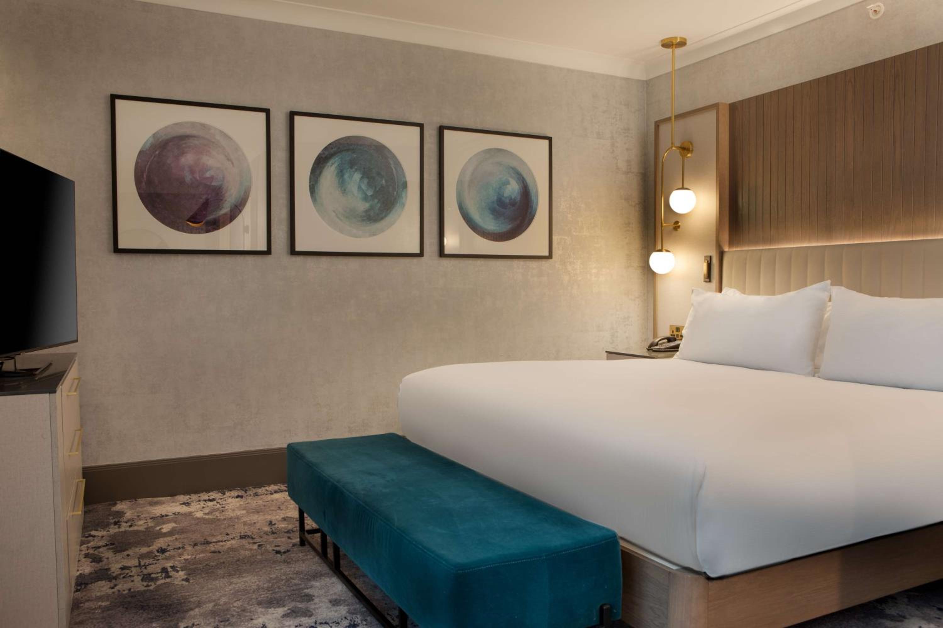 Executive King Room with Balcony - Photo 1
