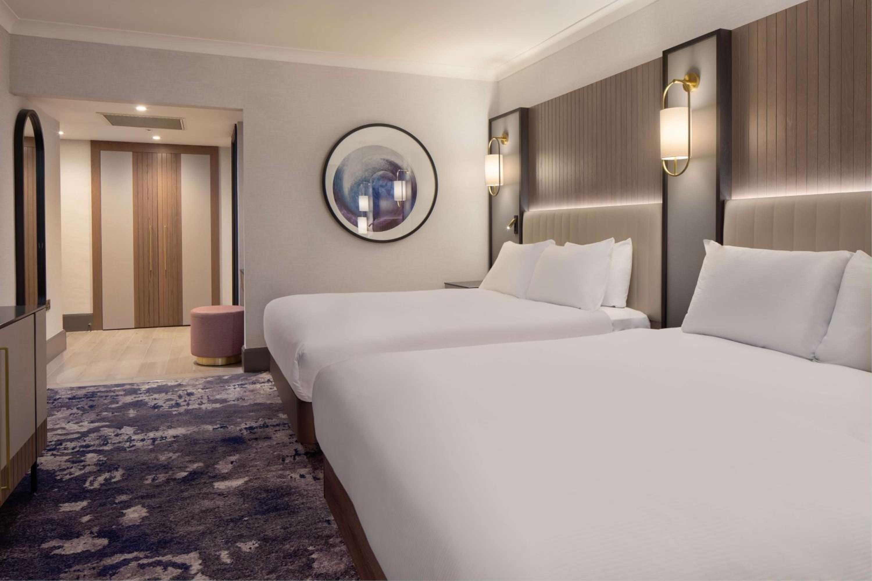 Executive Queen Room with Two Queen Beds - Photo 1