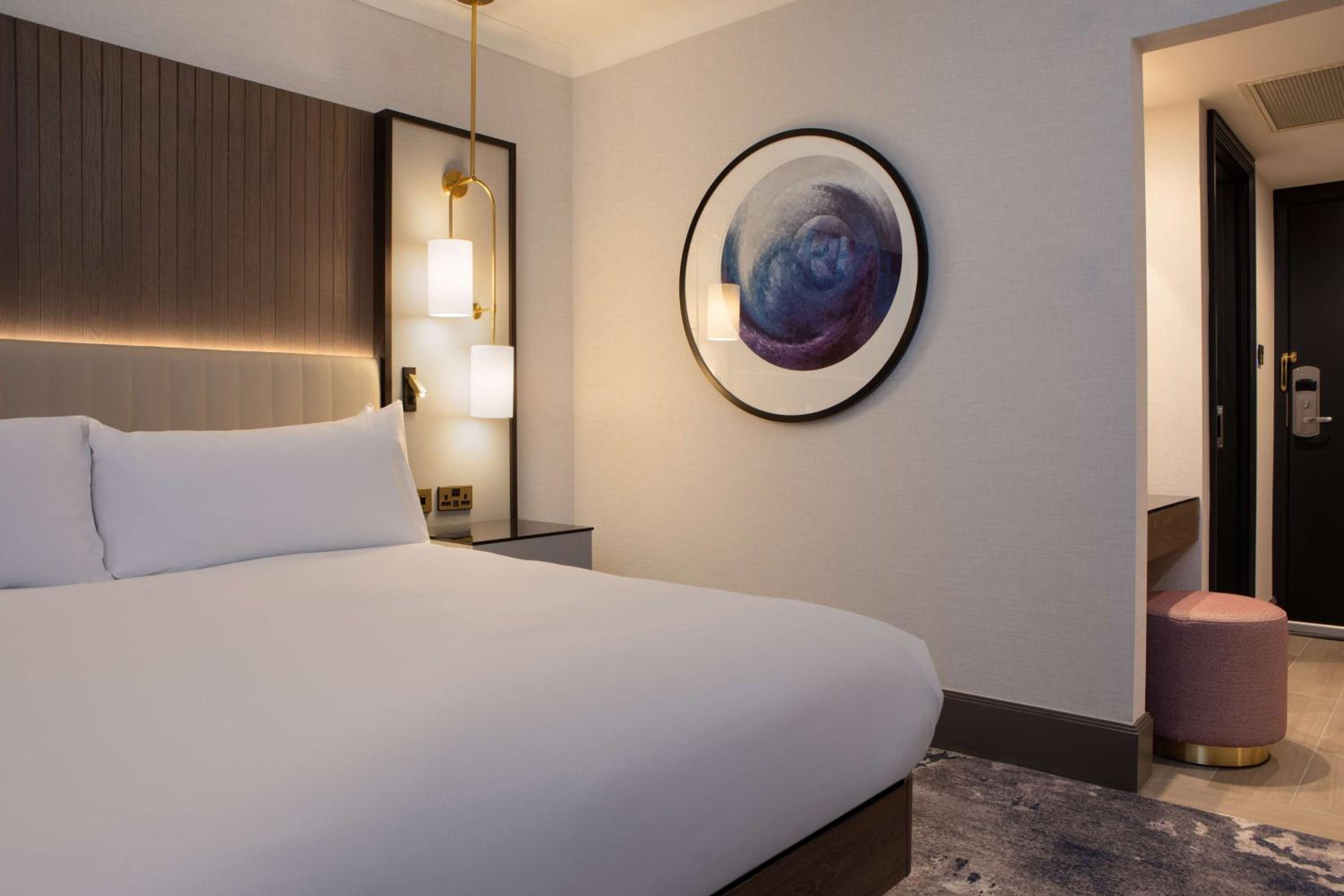 Deluxe King Room - Photo 4
