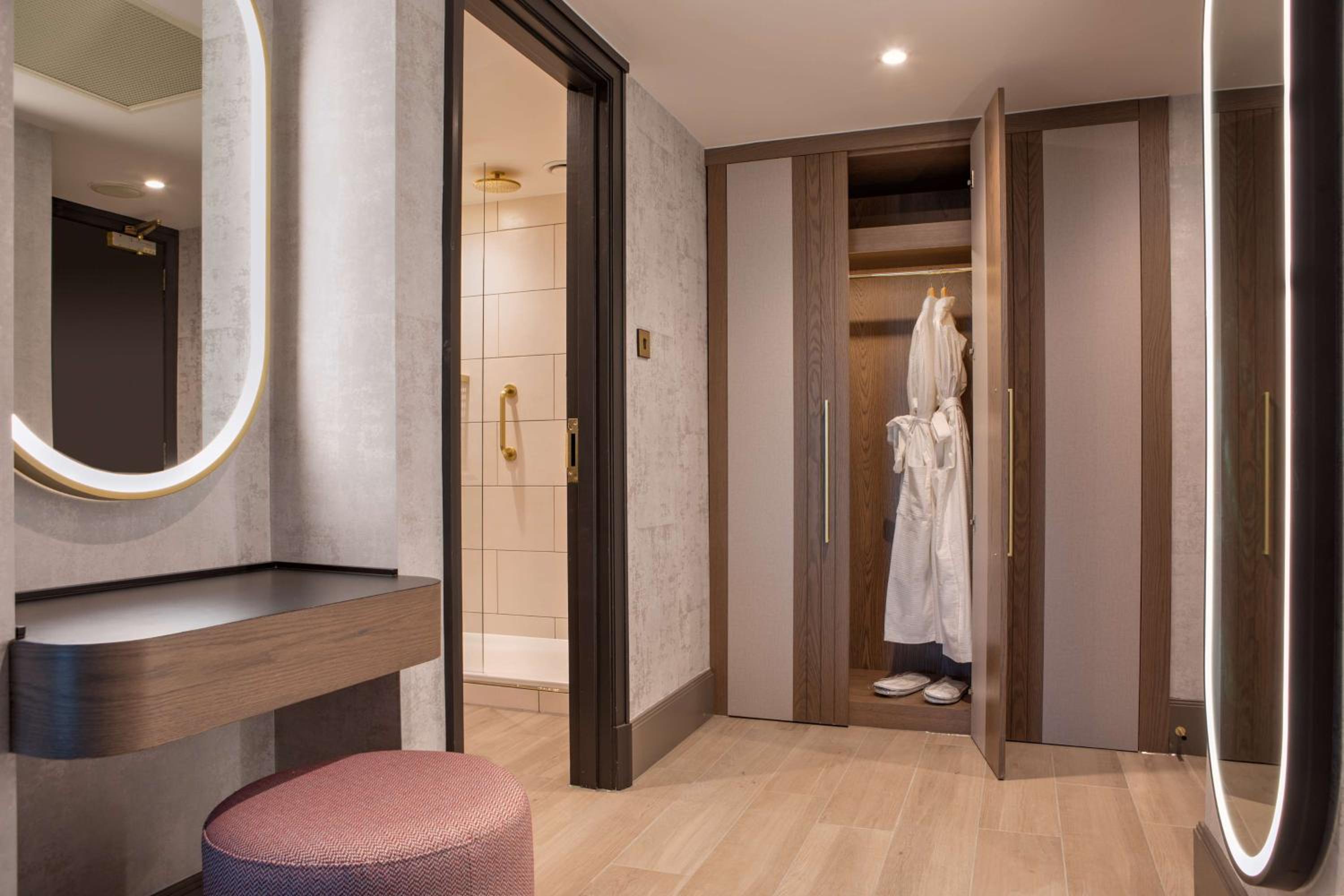 Executive King Room - Photo 7
