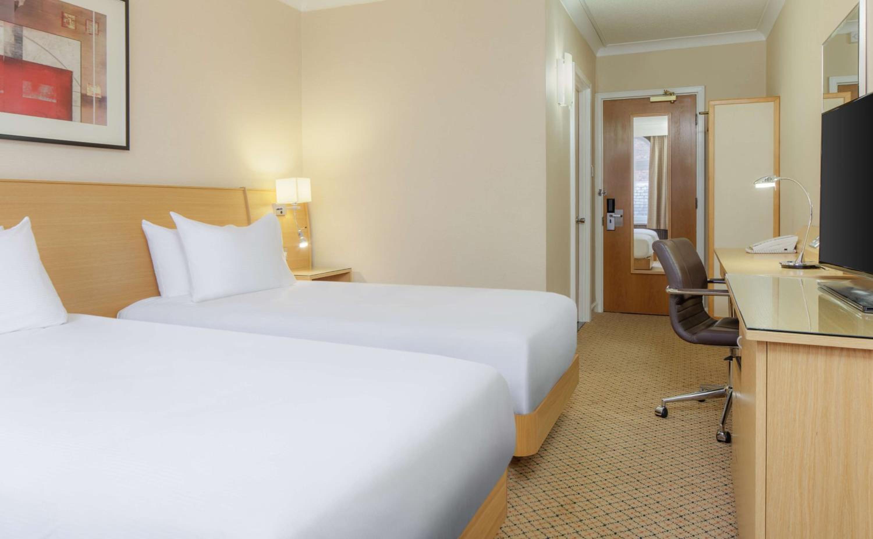 Double Room with Two Double Beds - Photo 2
