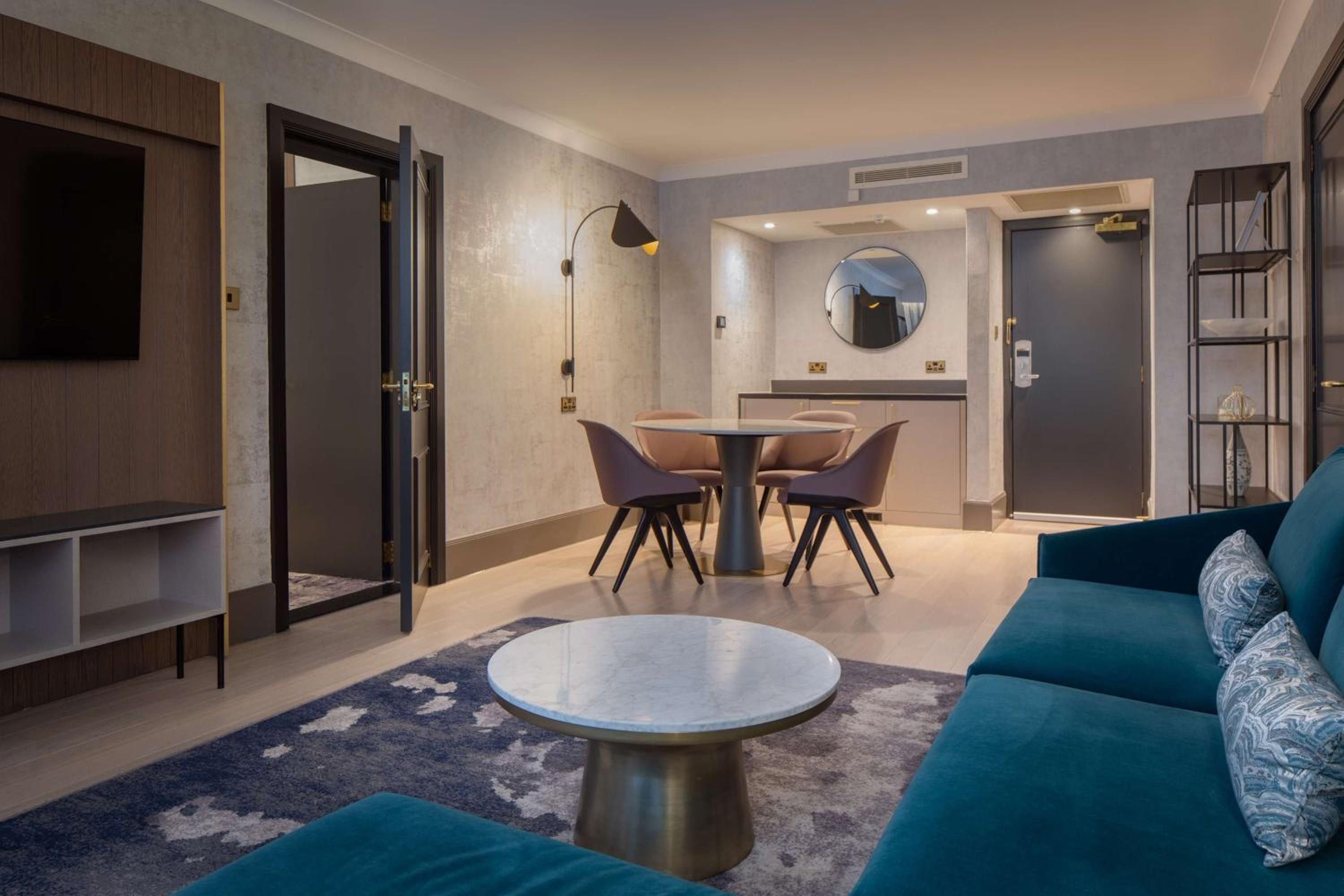 Executive 2 Bedroom Suite - Photo 8