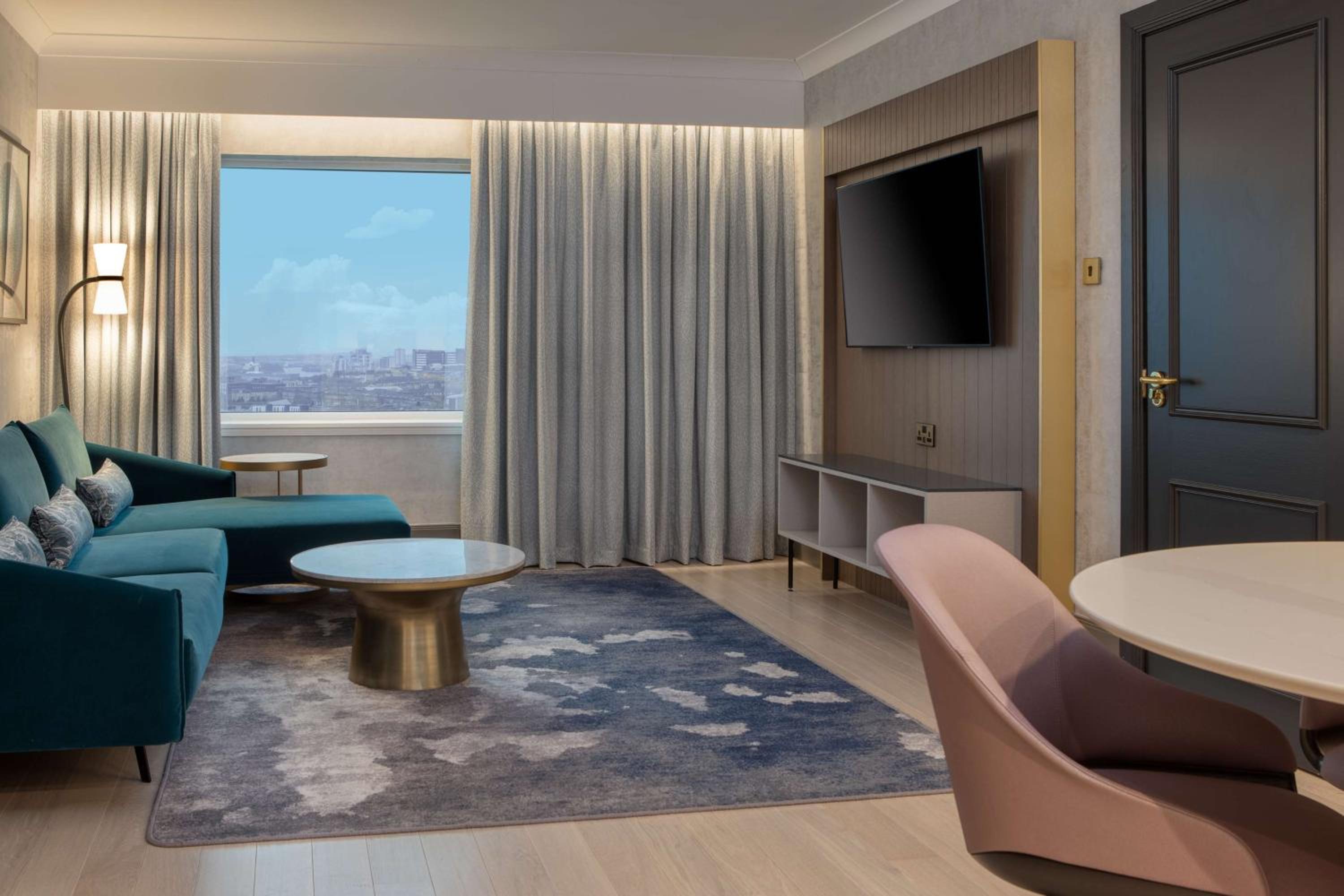 Executive 2 Bedroom Suite - Photo 6