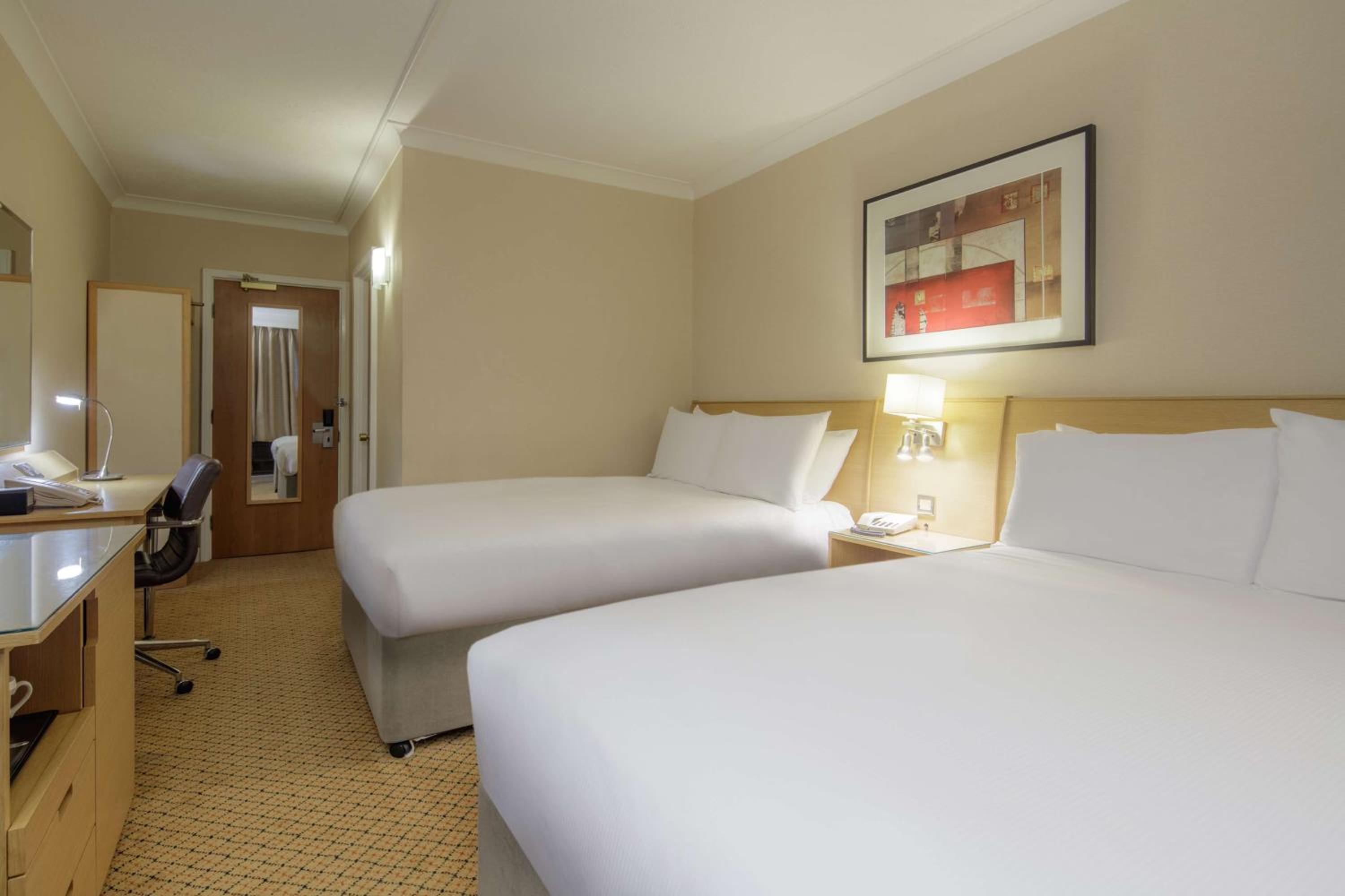 Double Room with Two Double Beds - Photo 6
