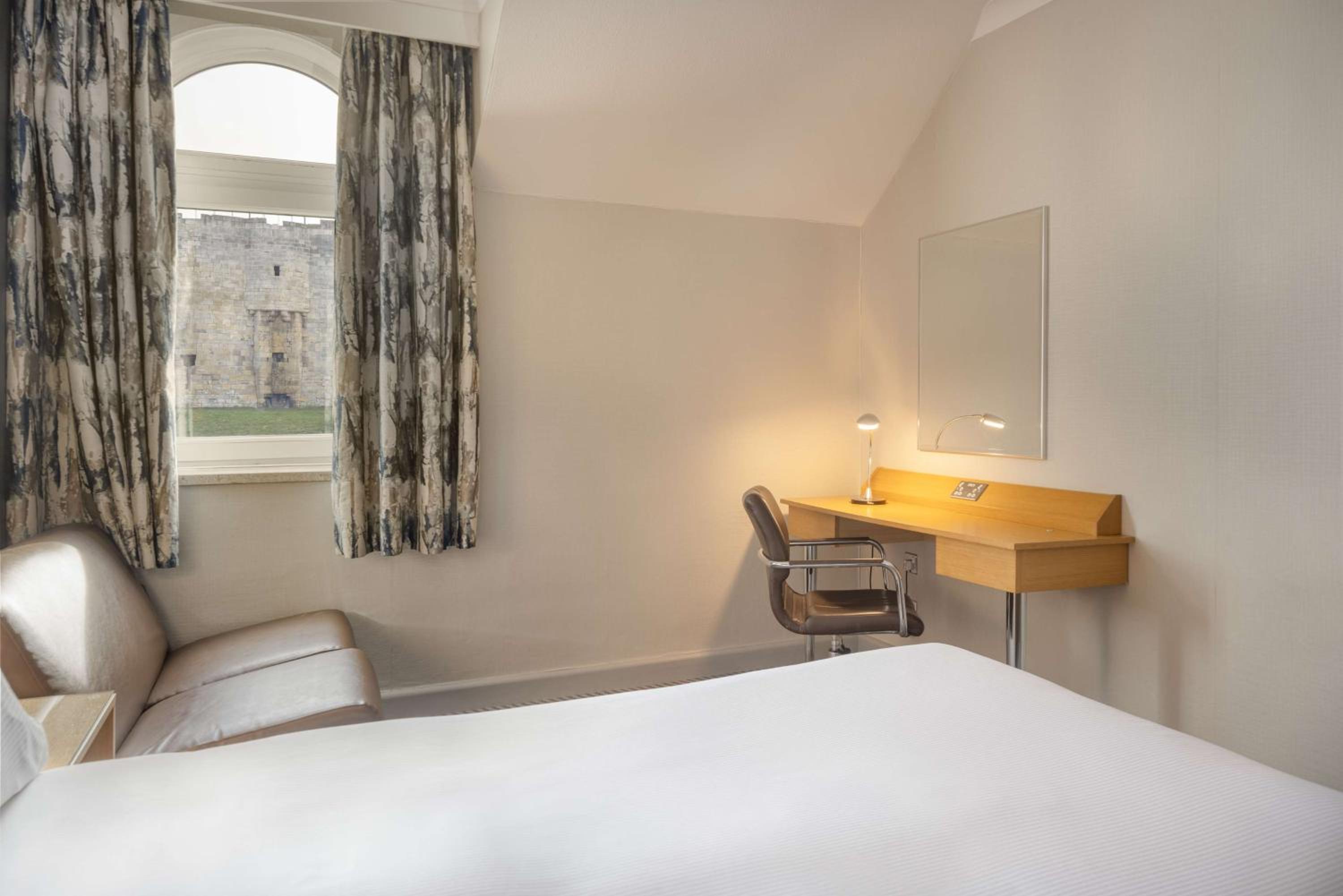 Double Room with Sofa Bed - Photo 5