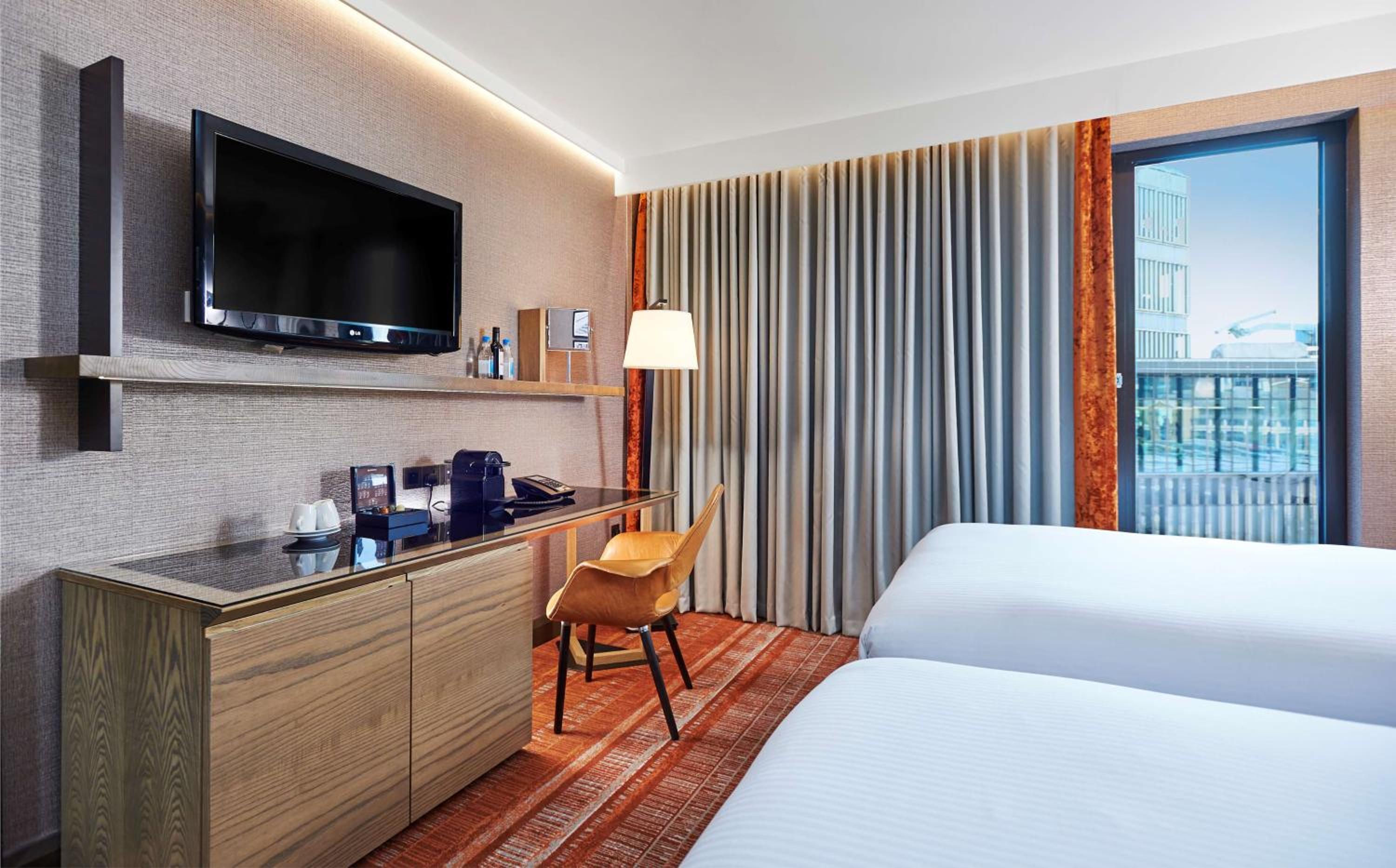 Executive Twin Room thumbnail 5