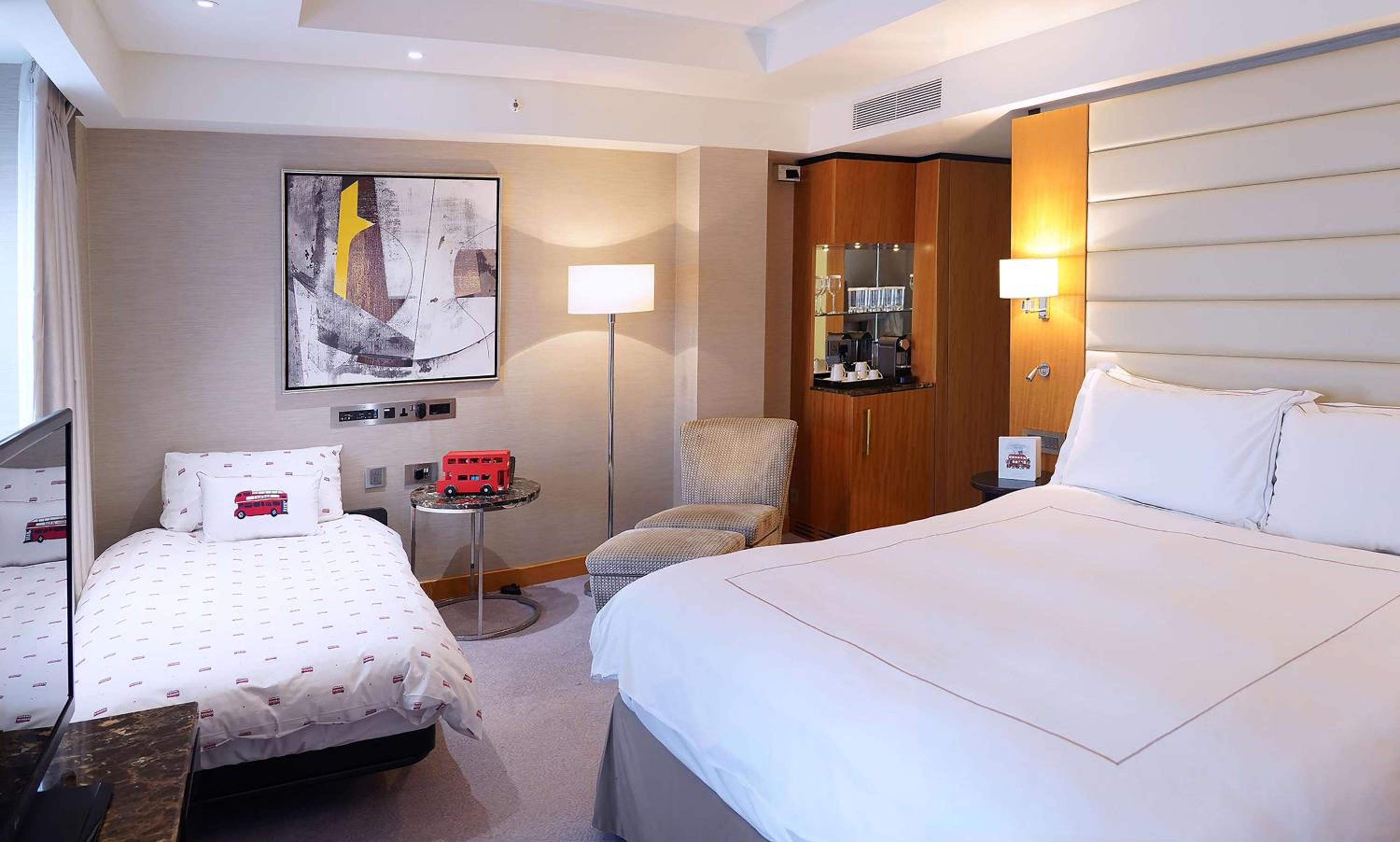 Family Room with One King Bed and One Single Bed