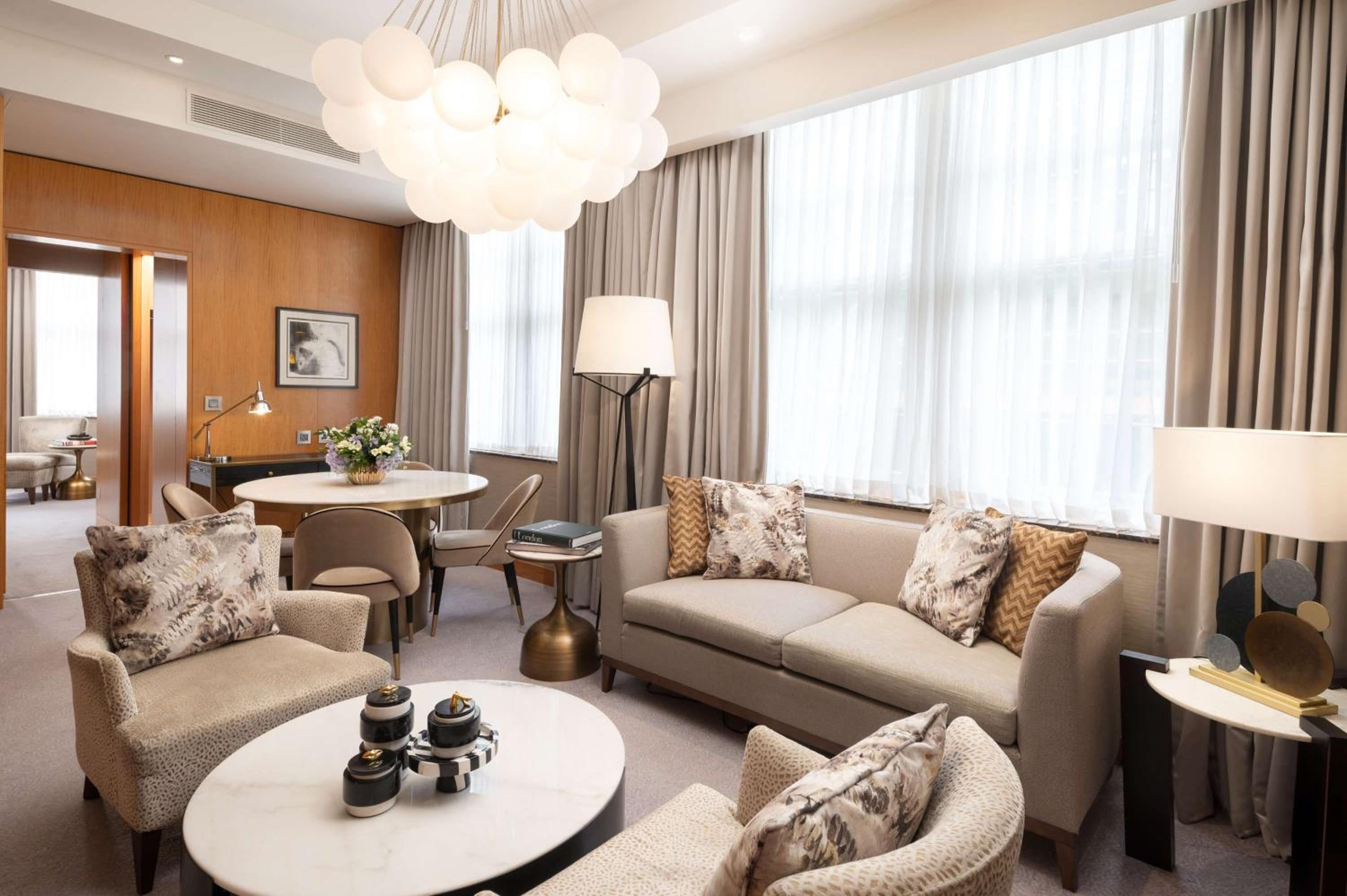 One-Bedroom Suite - Lounge Access