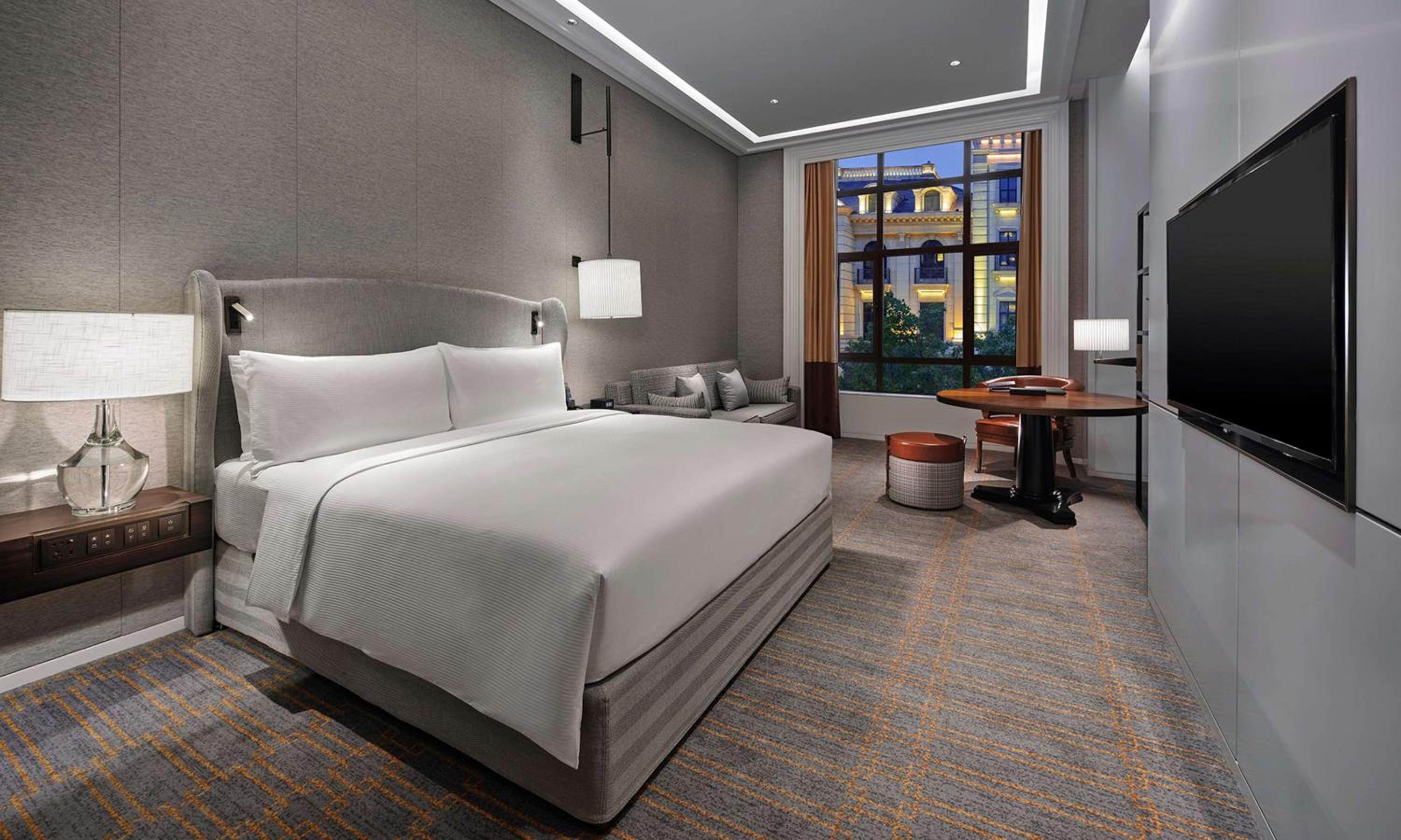 Deluxe King Room - Photo 2