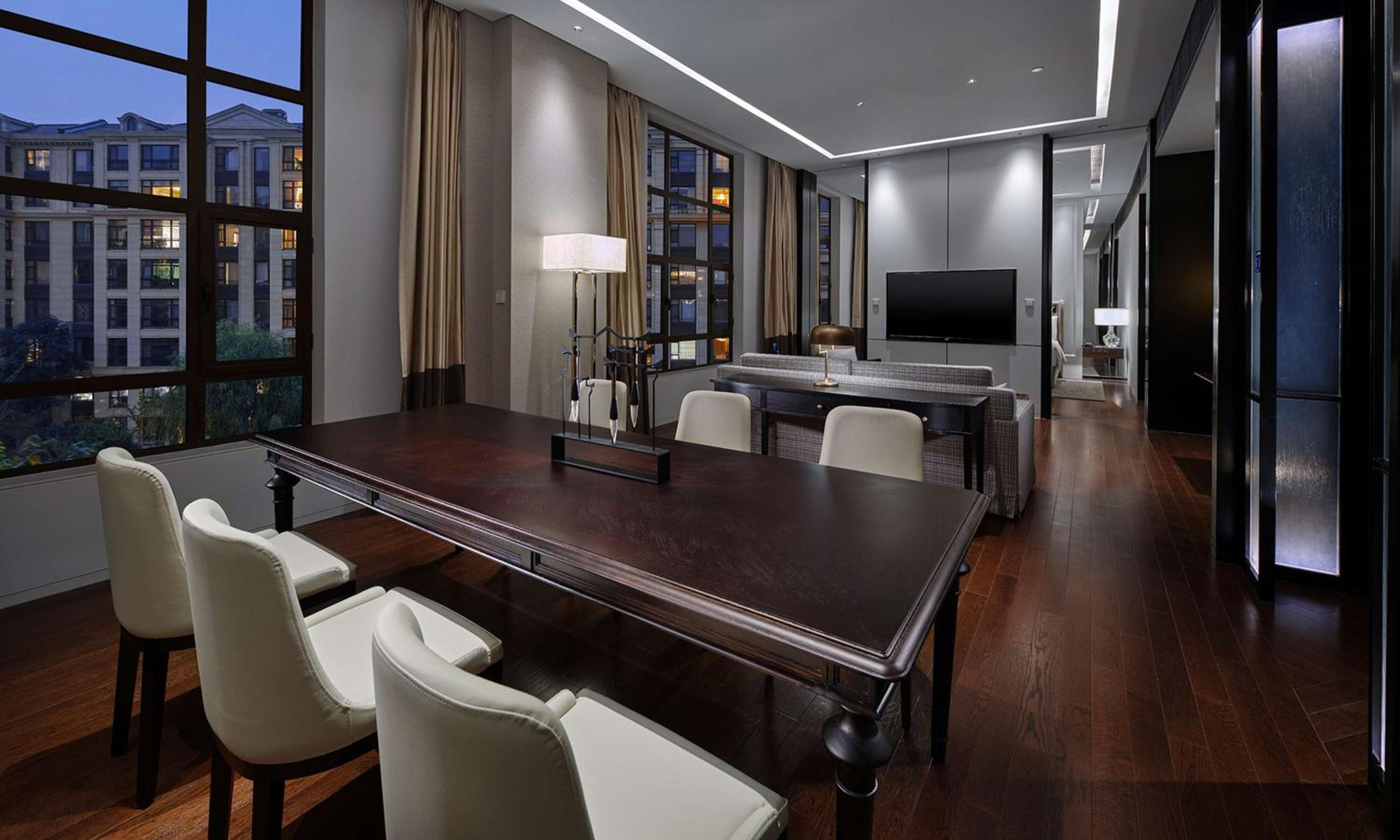 One-Bedroom Deluxe King Suite - Photo 3