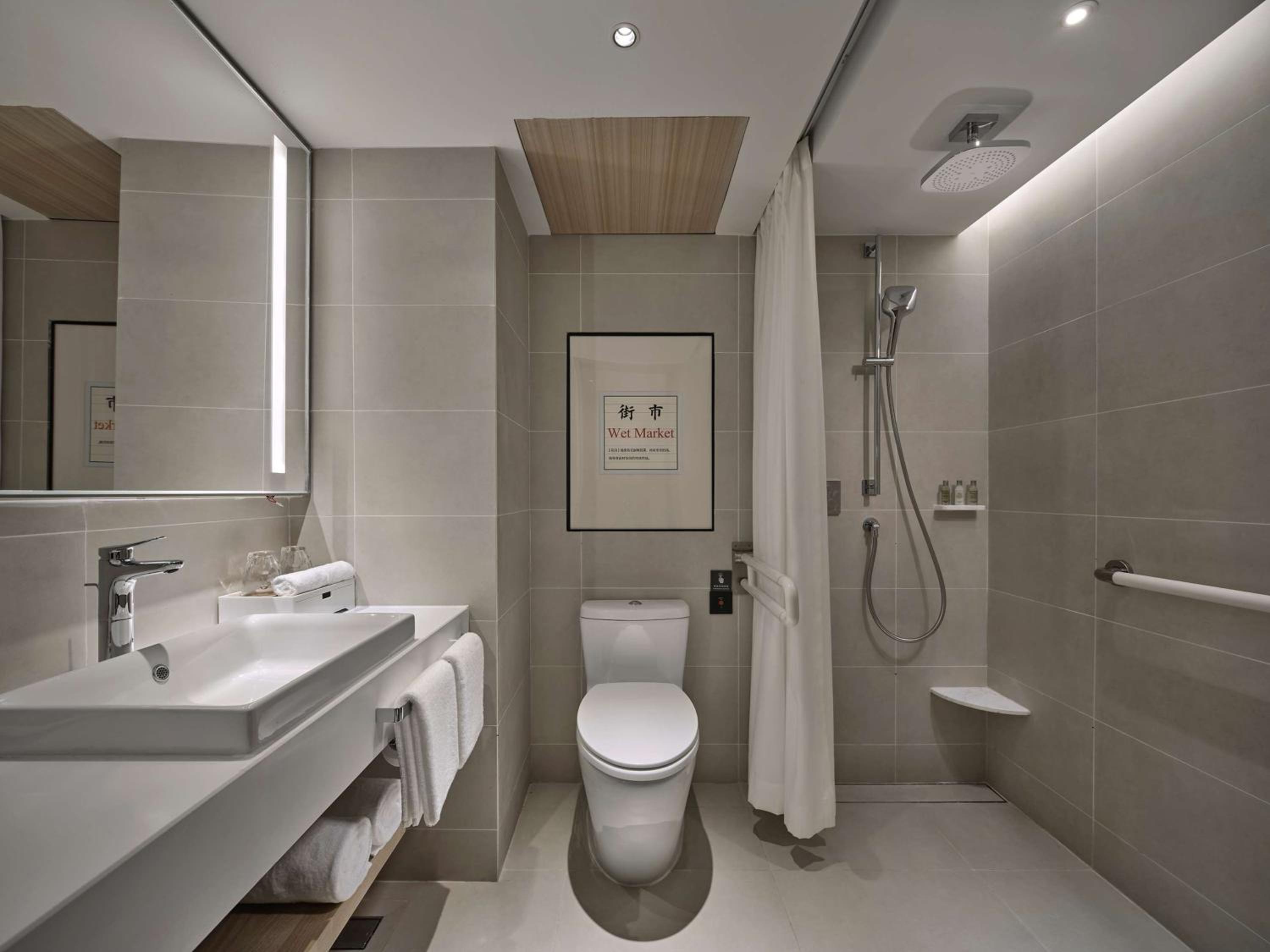 King Room - Mobility Accessible  photo 2