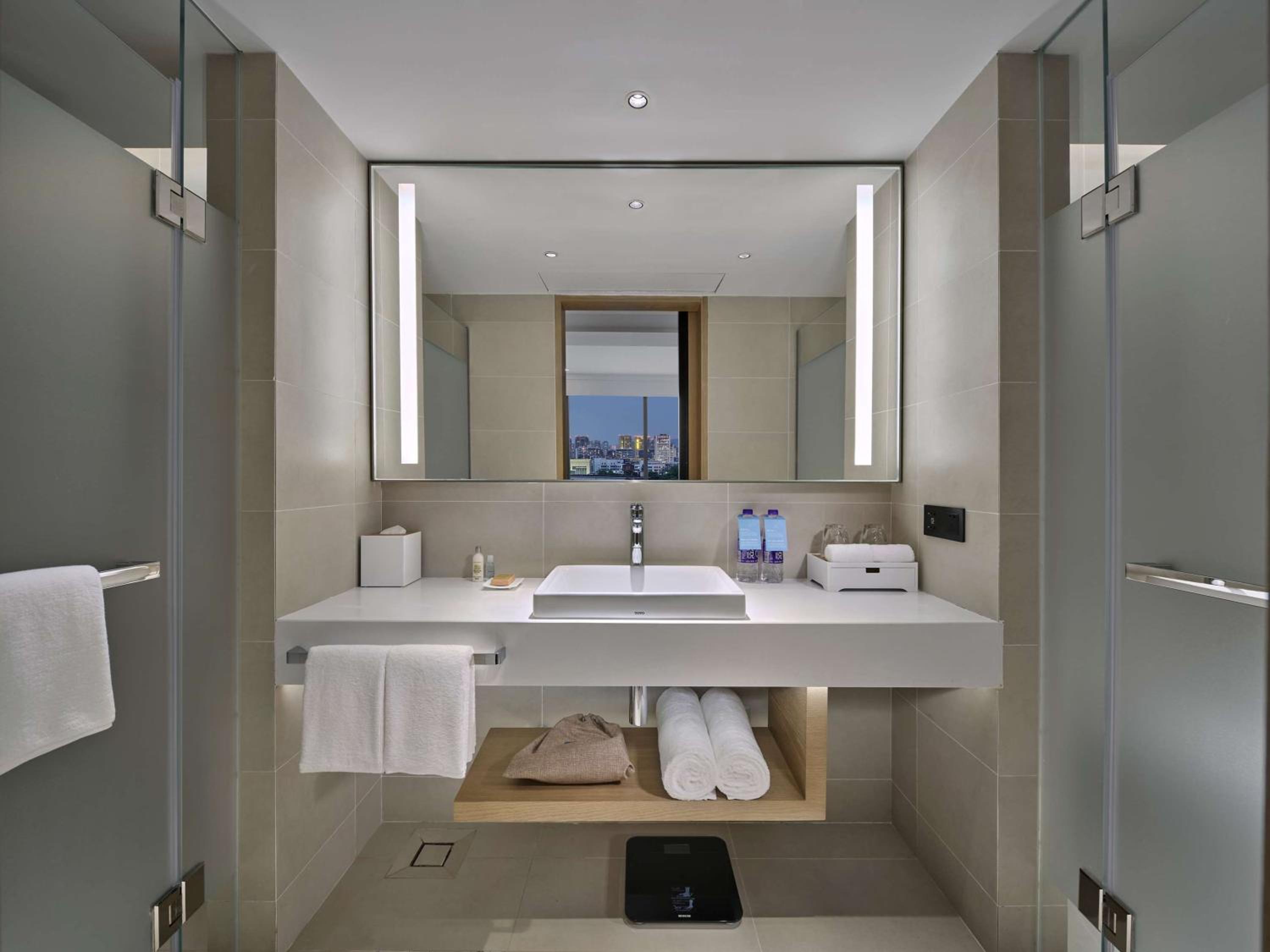 Junior King Suite photo 3