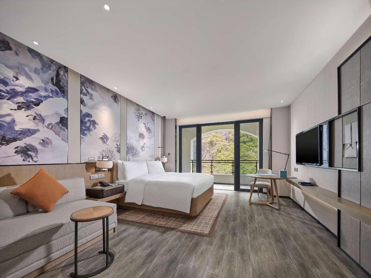 King Guest Room with Balcony