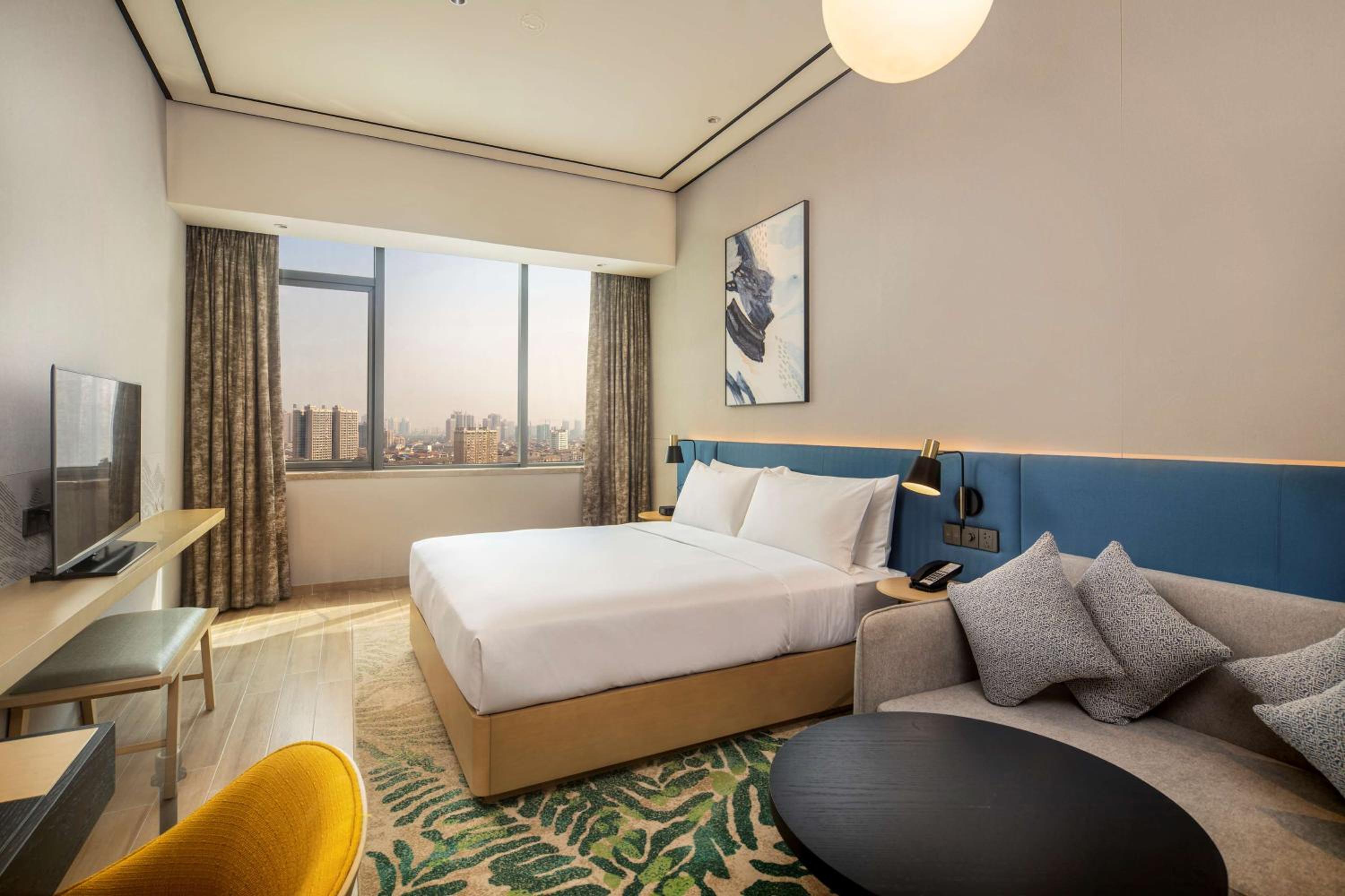 Deluxe King Suite with Lake View - Photo 1