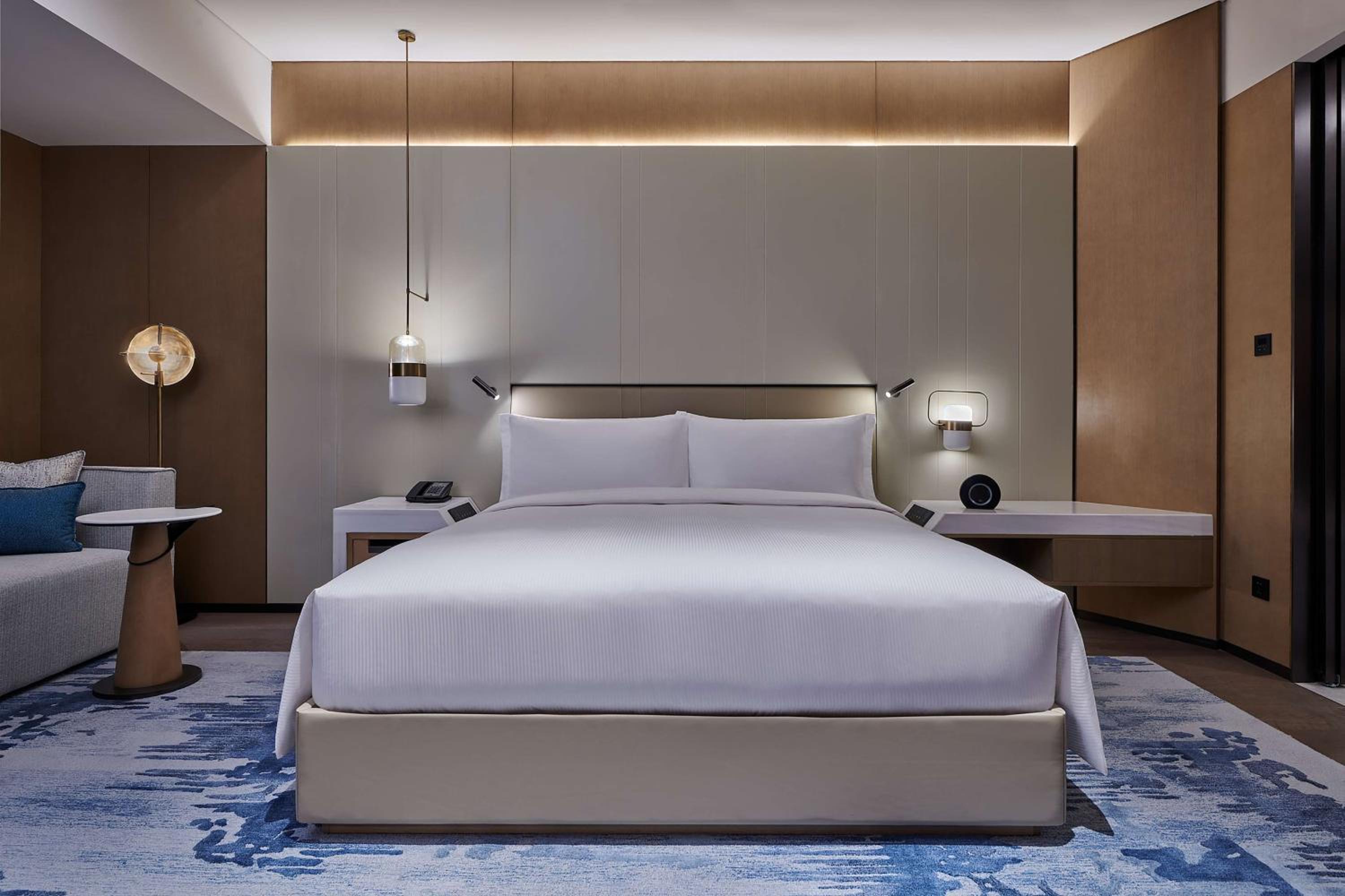 Deluxe King Room - Photo 4
