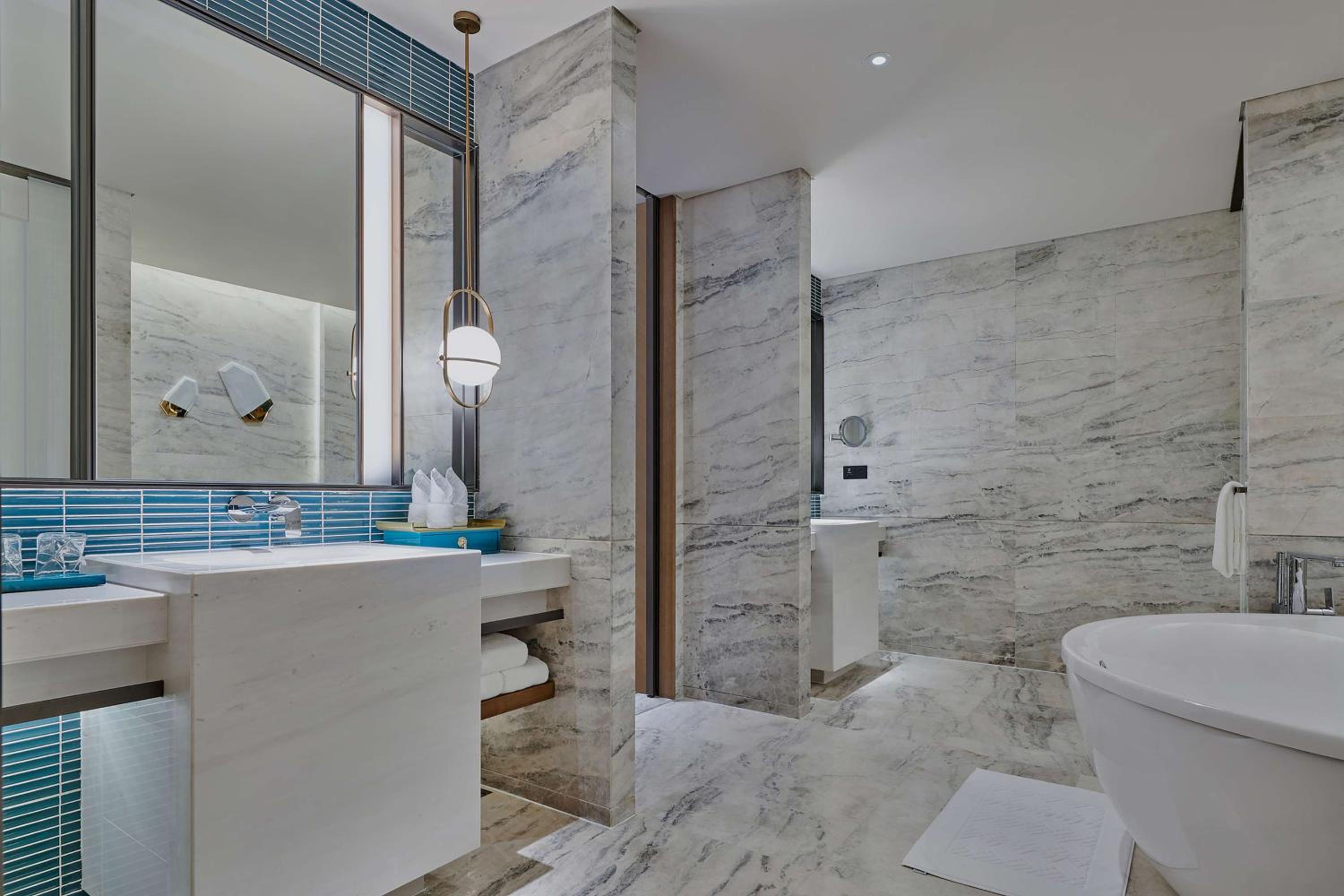 Deluxe King Suite