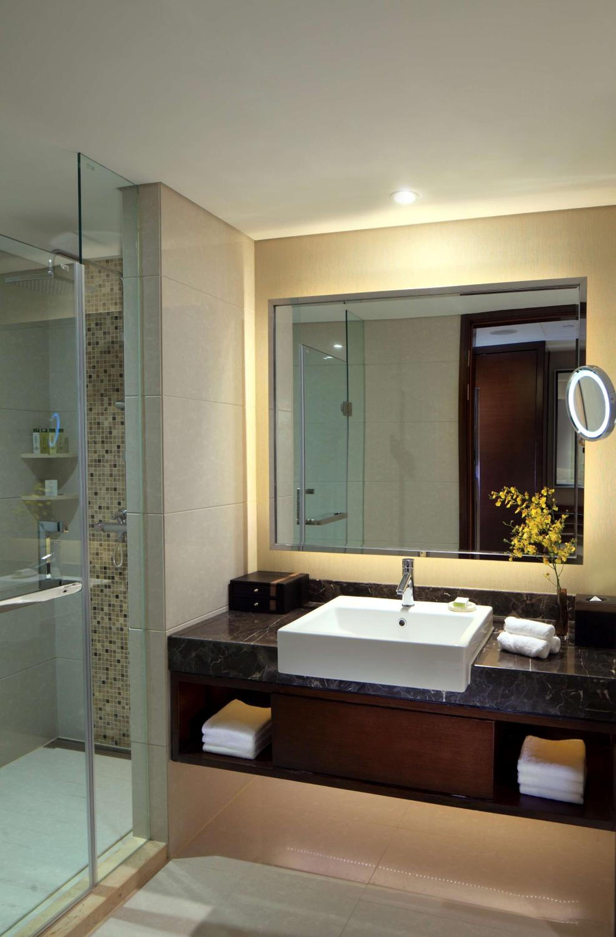 Executive Twin Room with Lounge Access - Photo 4