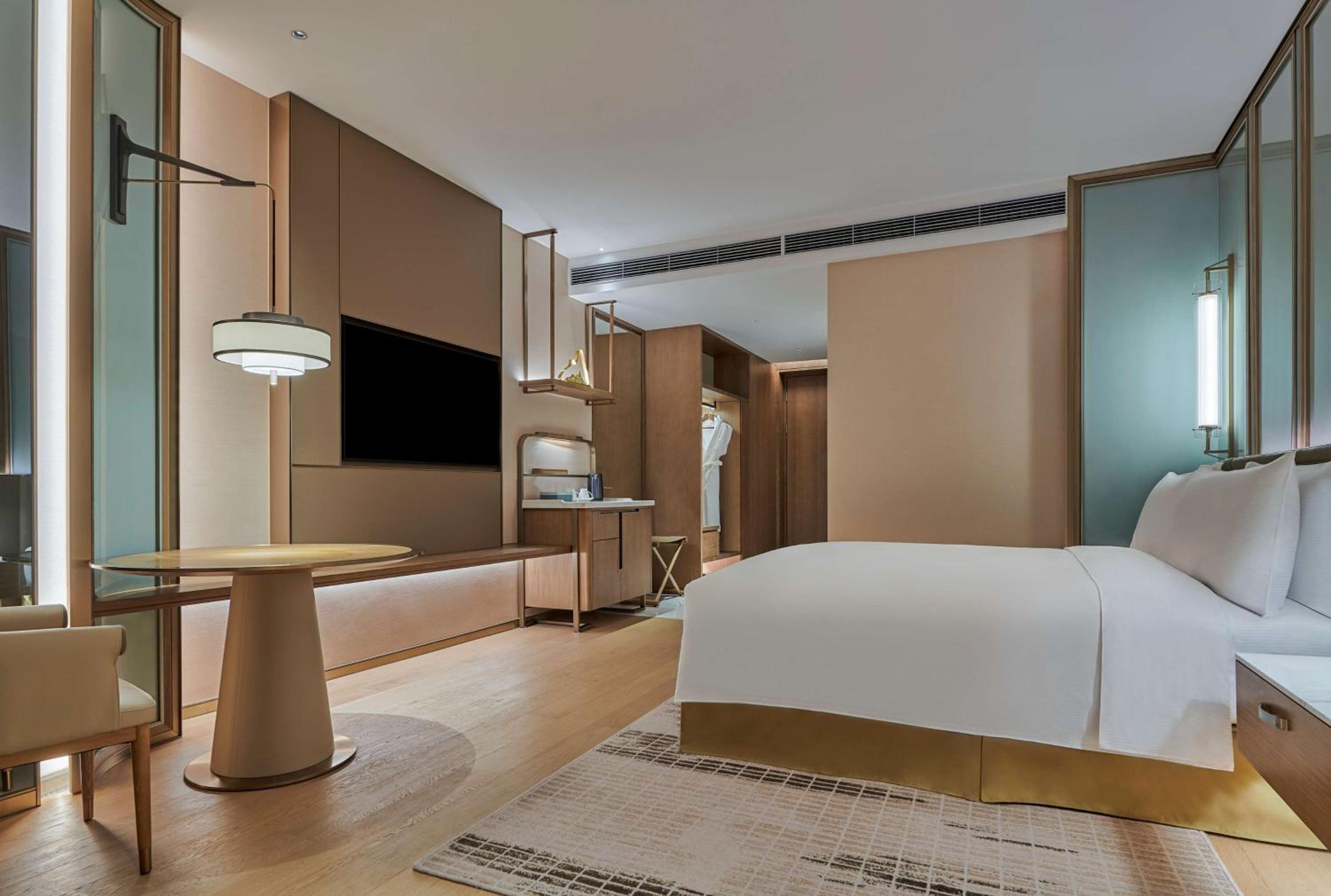 King Room - Mobility Accessible  - Photo 1