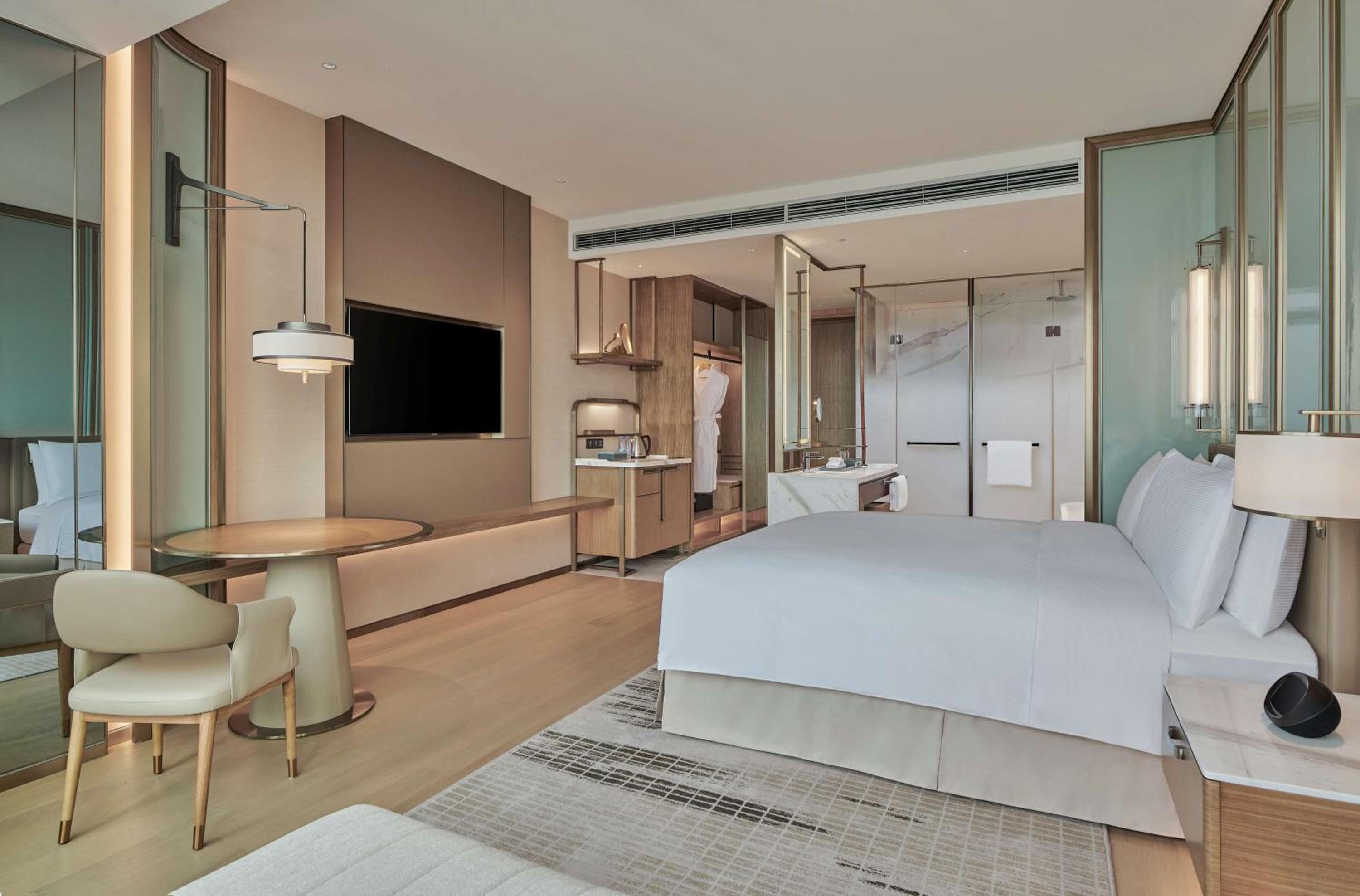 Deluxe King Room - Photo 1